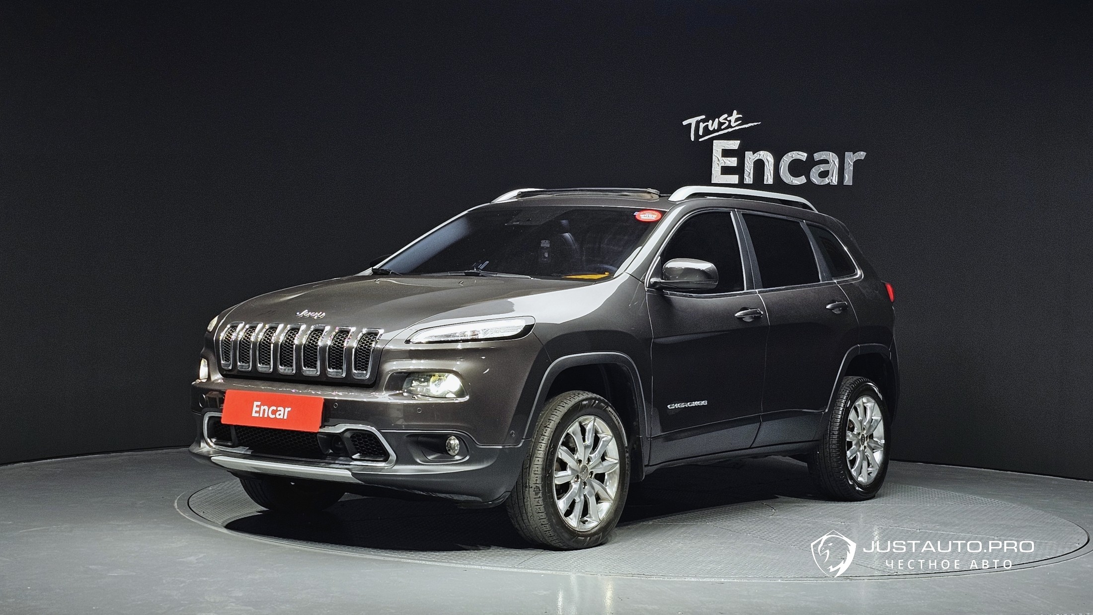 Автомобиль Jeep Cherokee