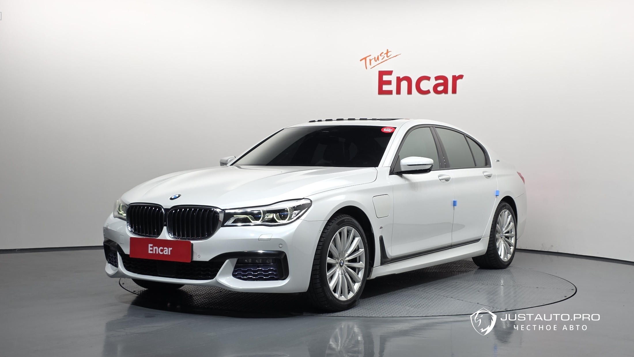 Автомобиль BMW 7-Series