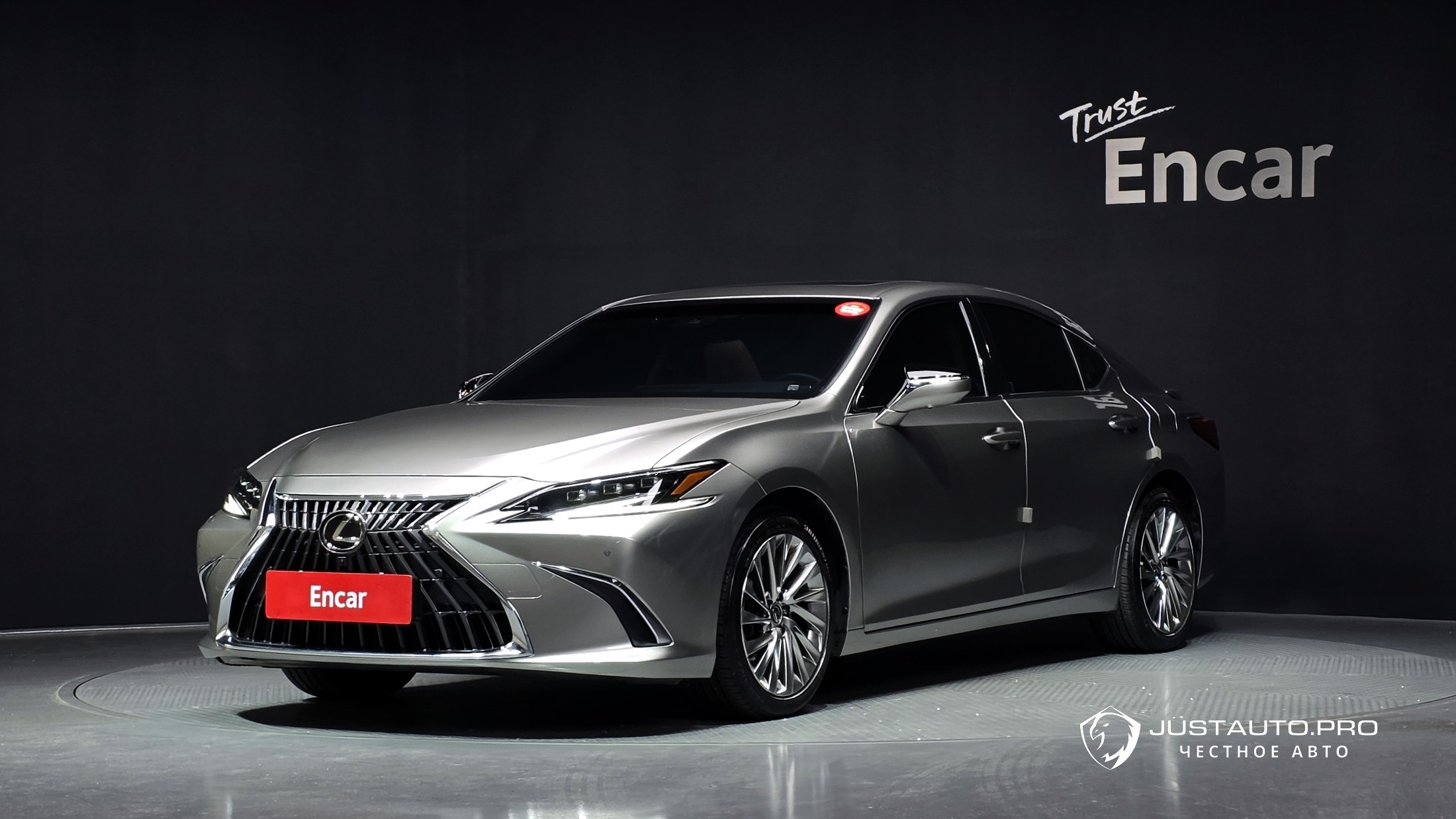 Автомобиль Lexus ES