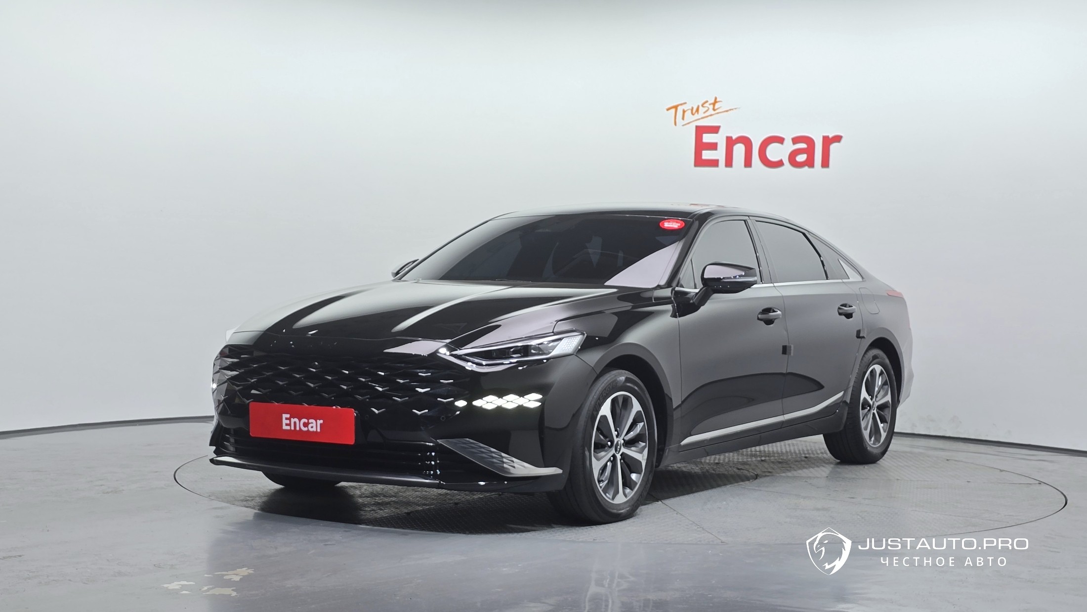 Автомобиль Kia K8