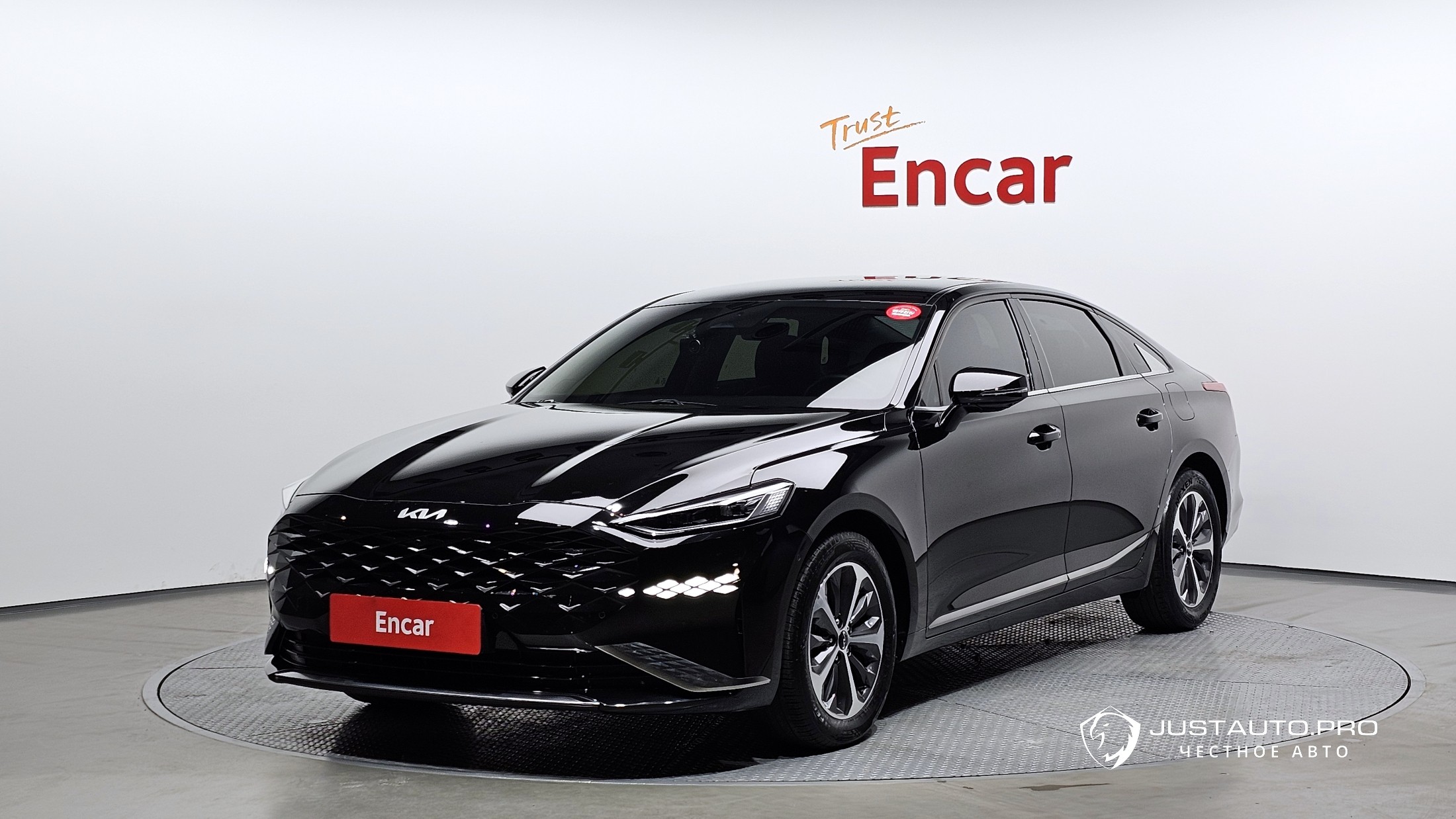 Автомобиль Kia K8