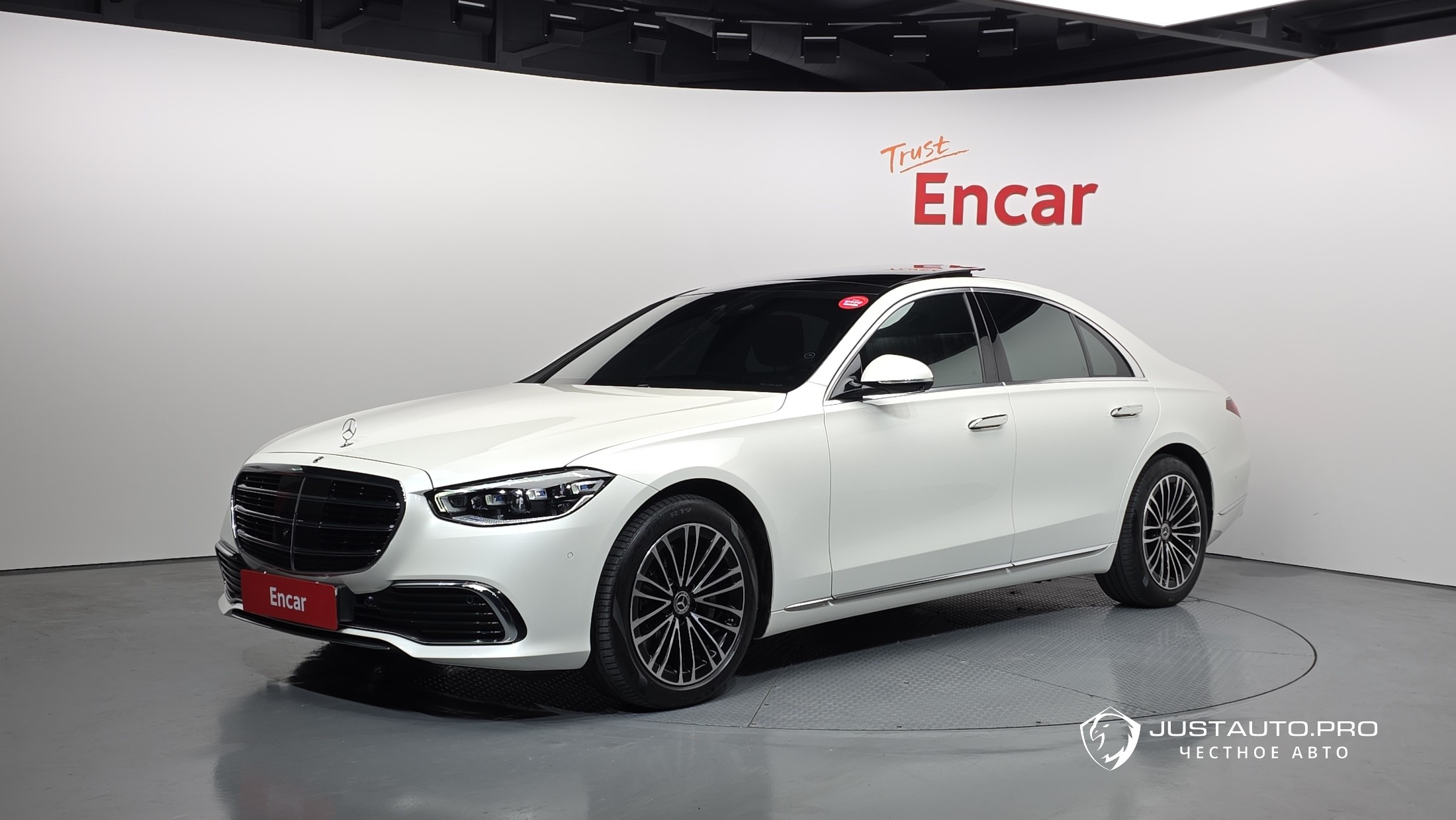 Автомобиль Mercedes-Benz S-Class