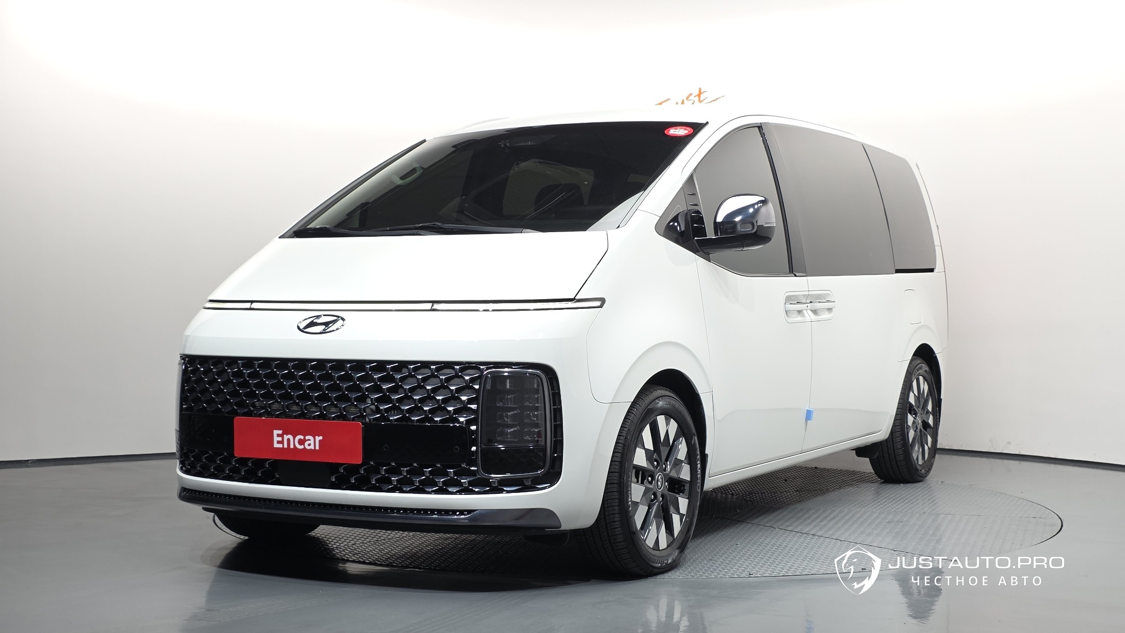 Автомобиль Hyundai Staria