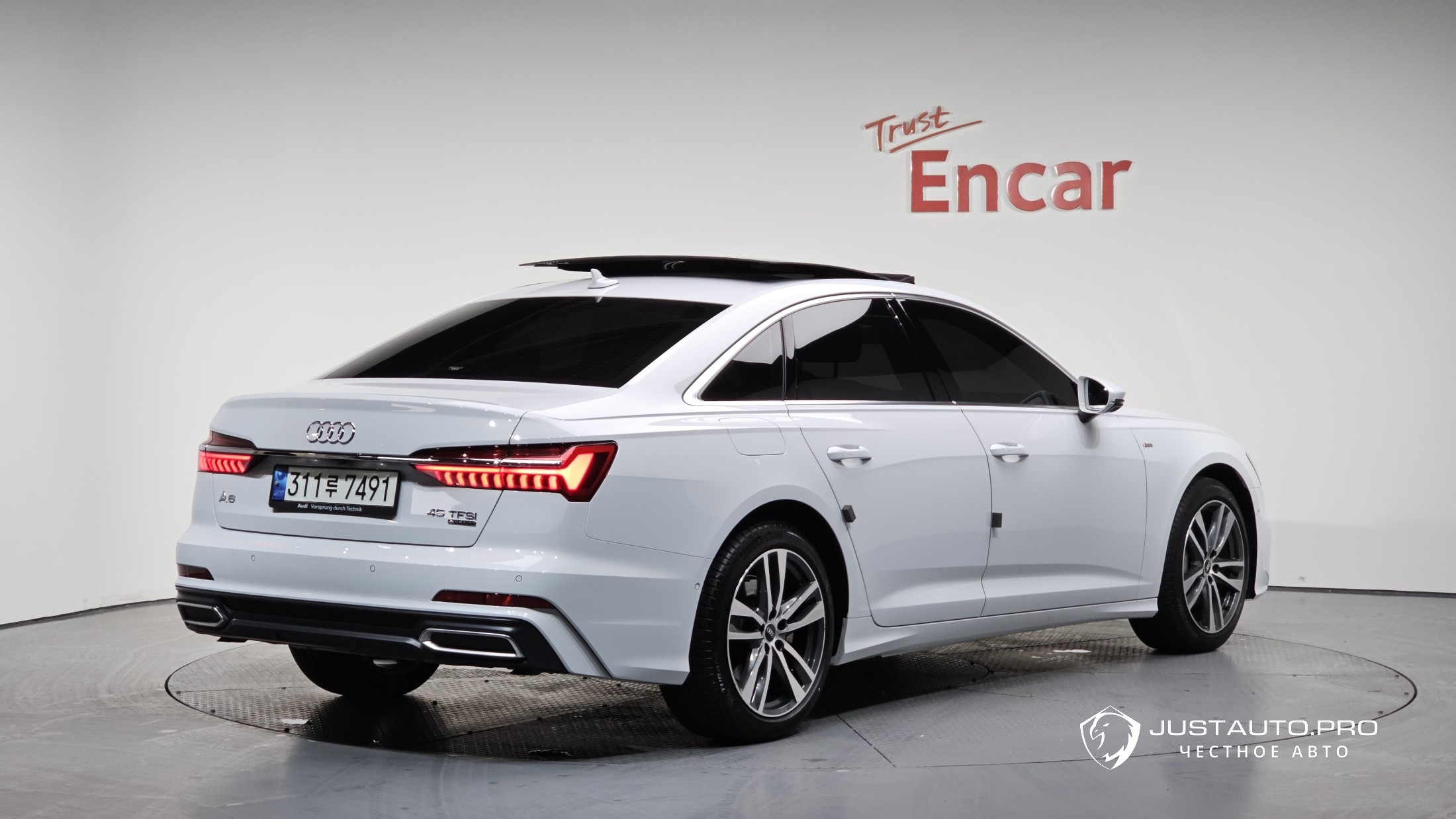 Автомобиль Audi A6