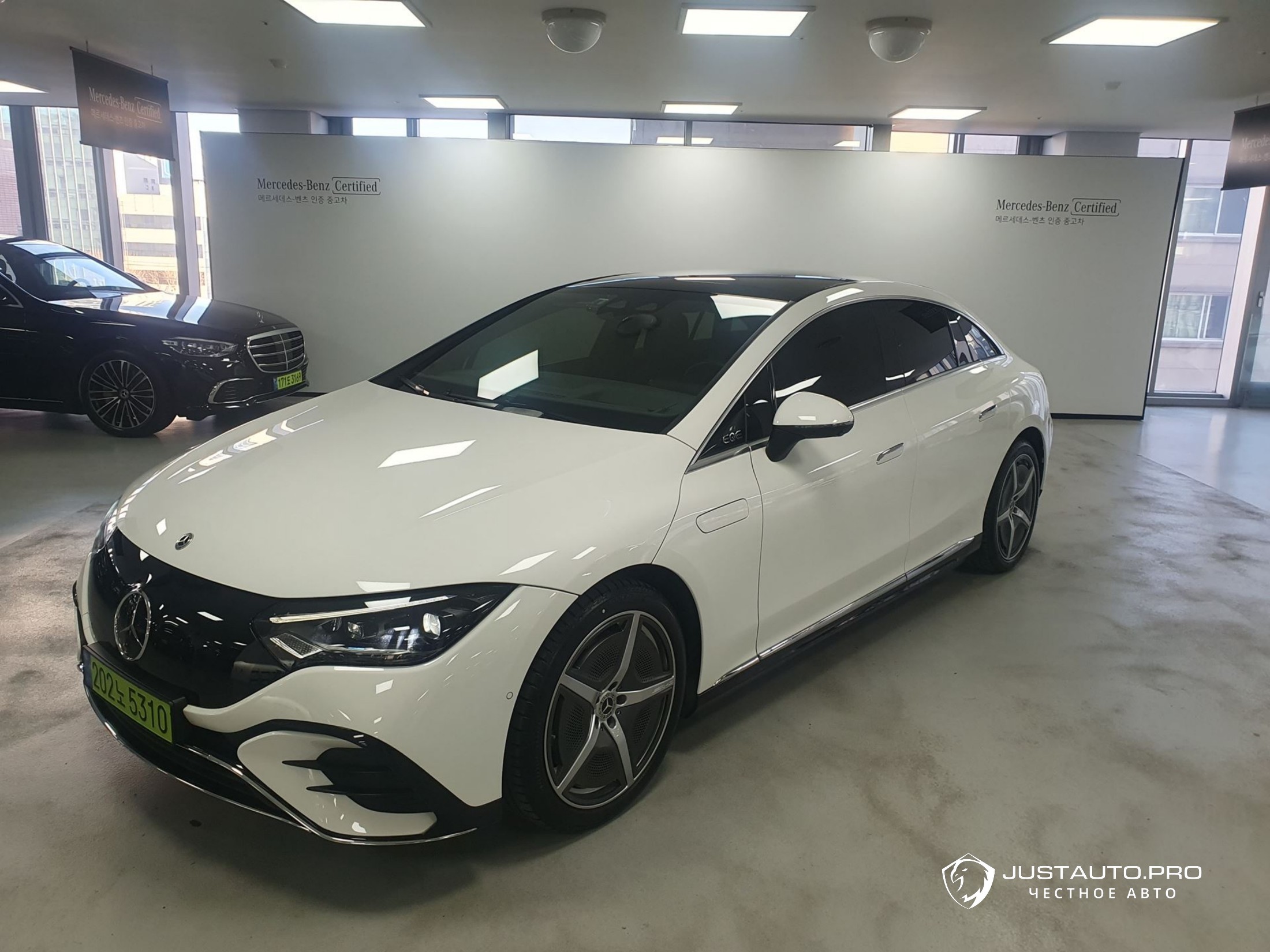 Автомобиль Mercedes-Benz EQE