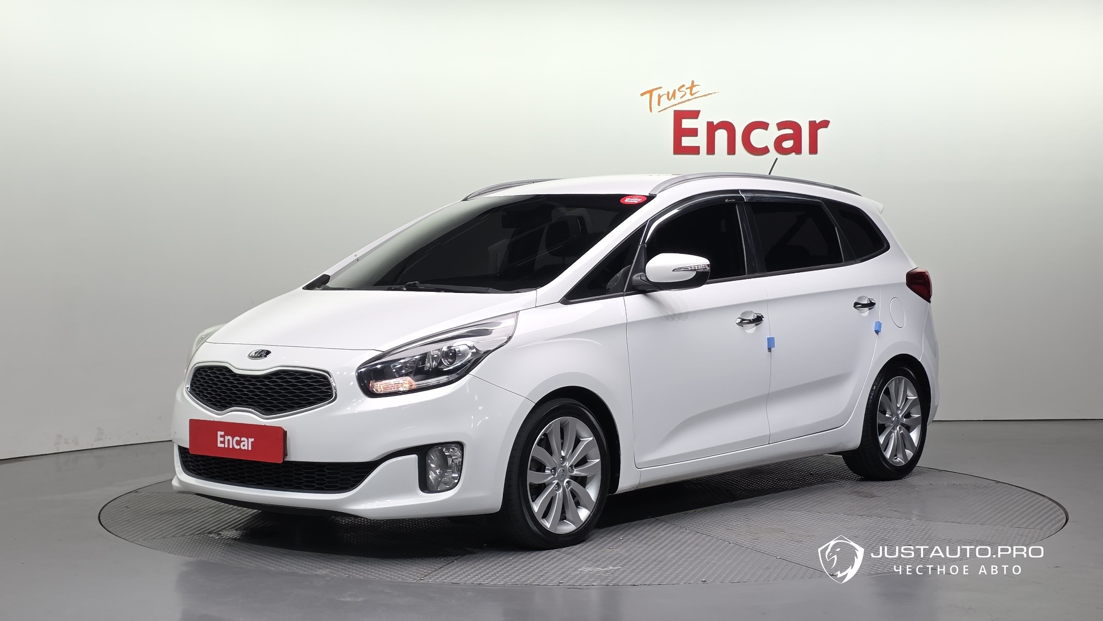 Автомобиль Kia Carens