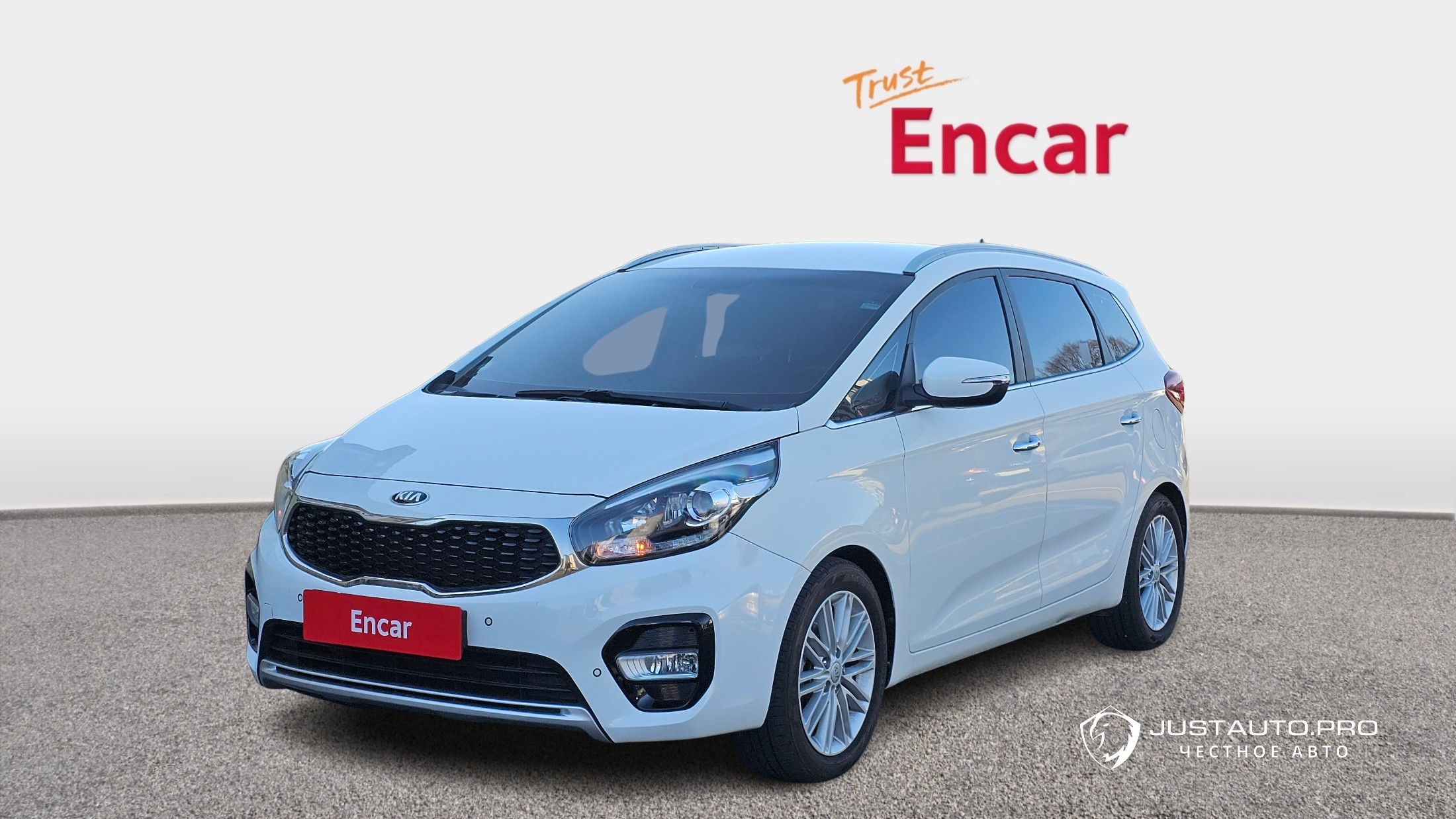 Автомобиль Kia Carens
