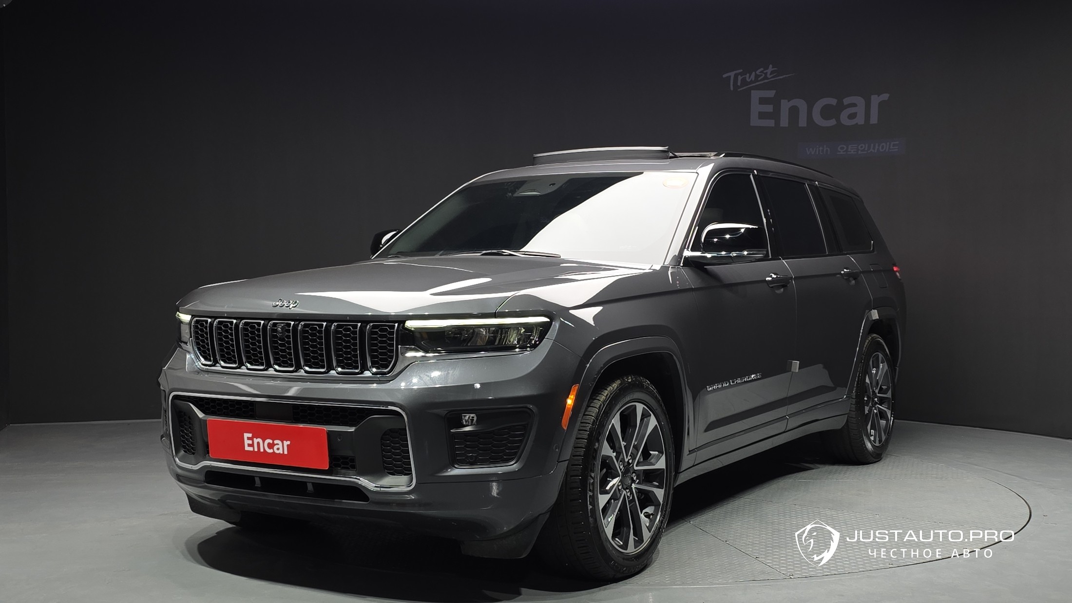 Автомобиль Jeep Cherokee