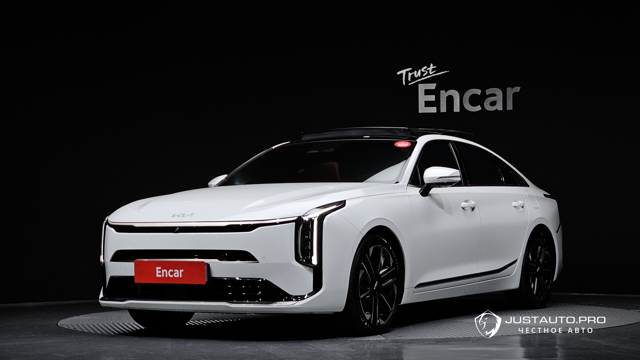Автомобиль Kia K8