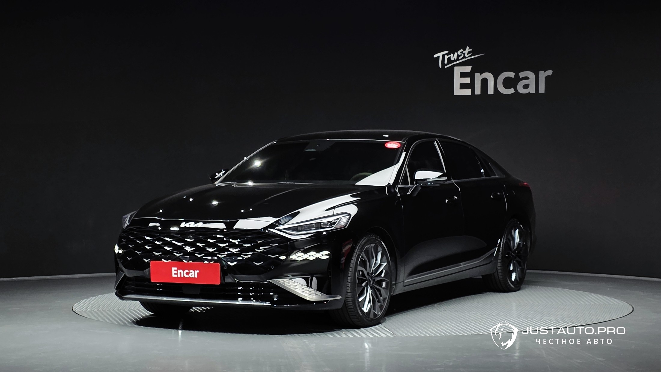 Автомобиль Kia K8