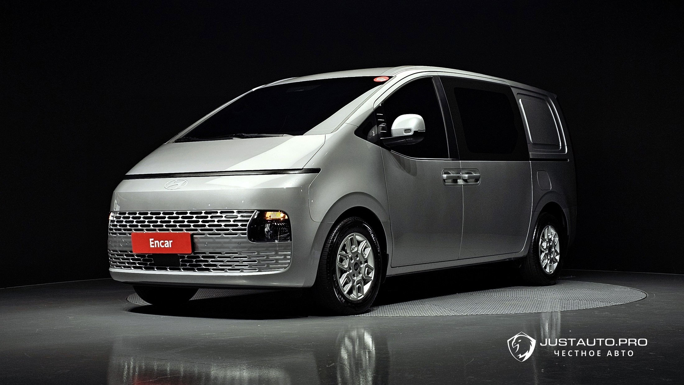 Автомобиль Hyundai Staria