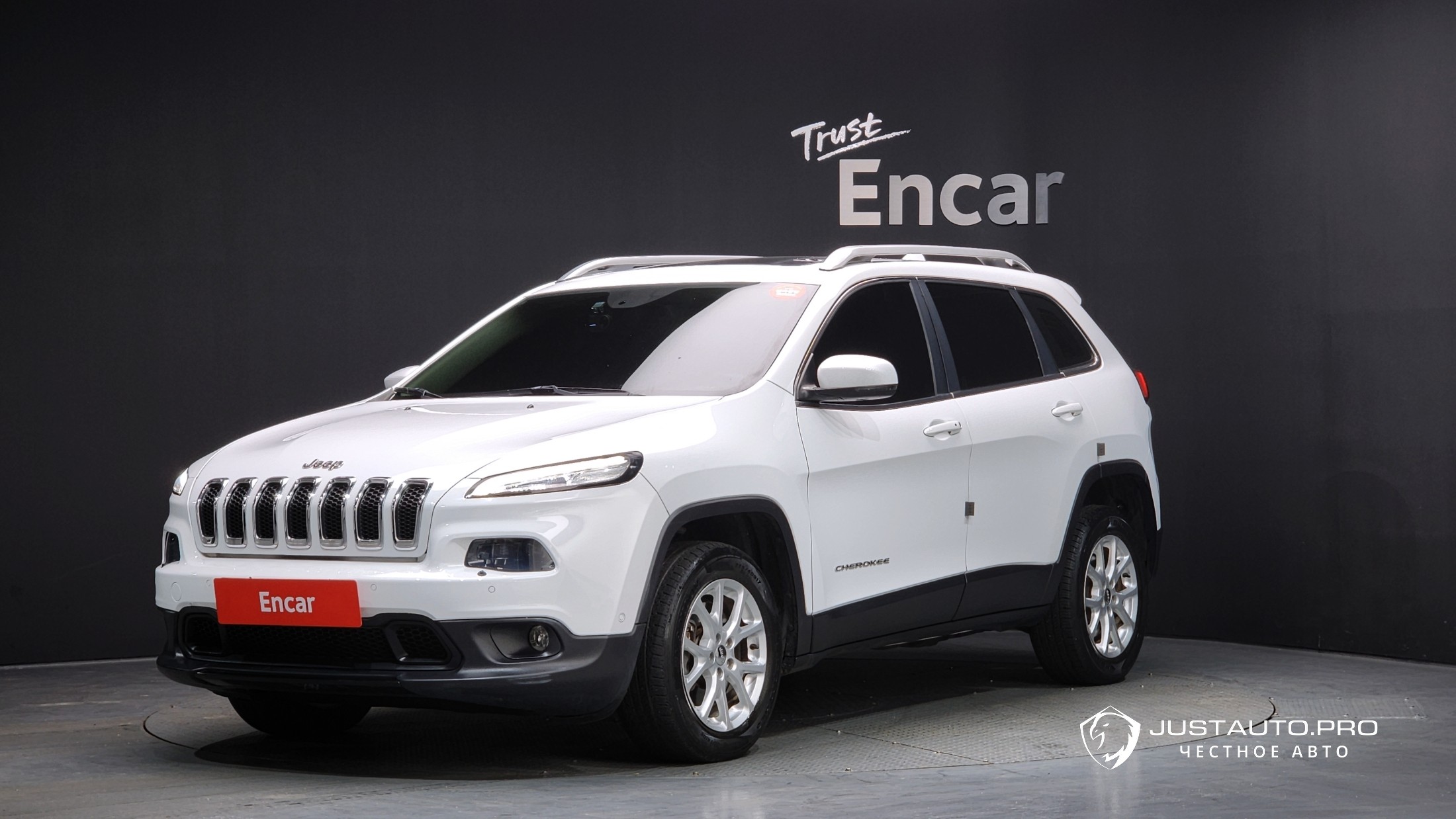 Автомобиль Jeep Cherokee