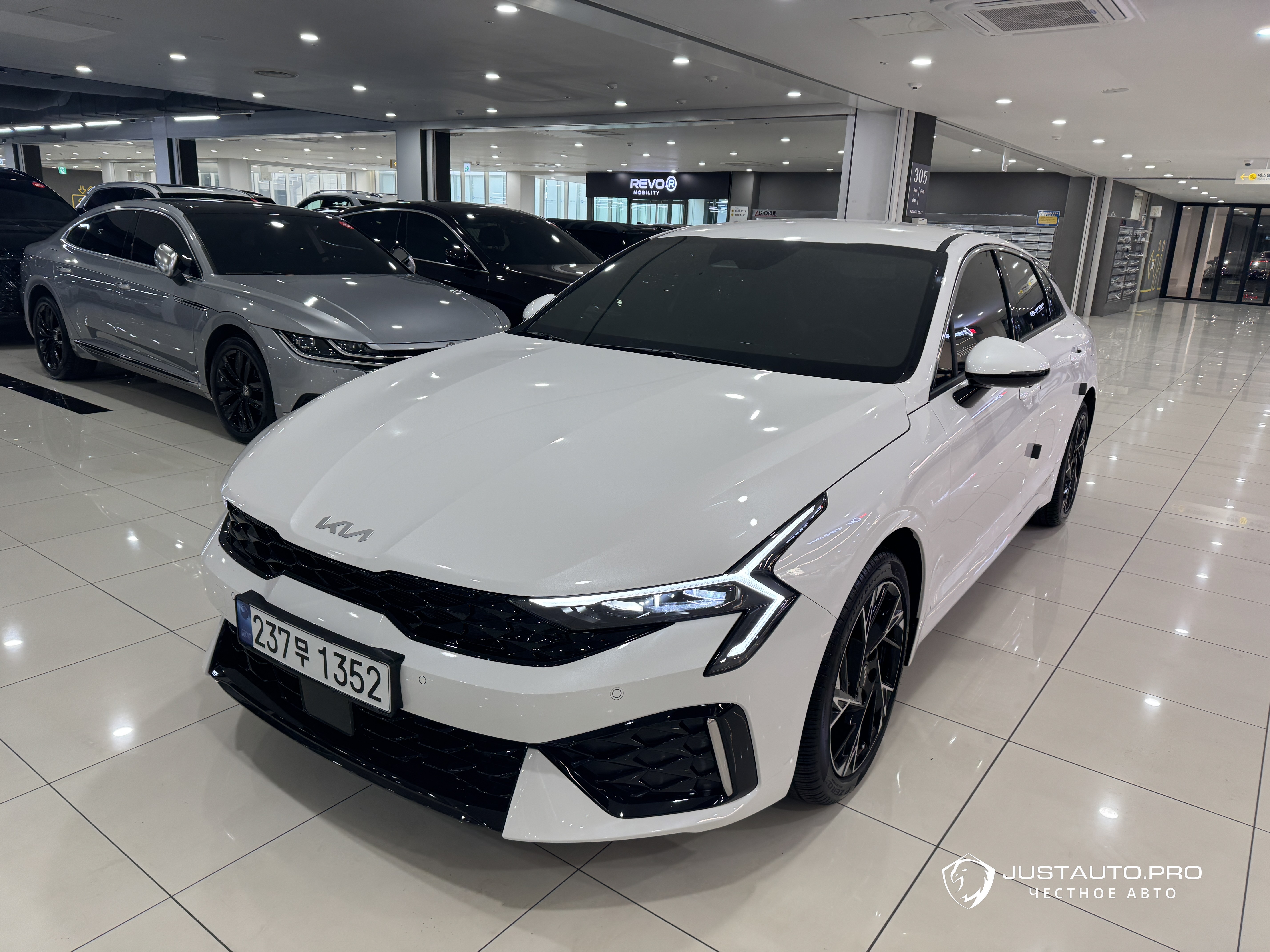 Автомобиль Kia K5