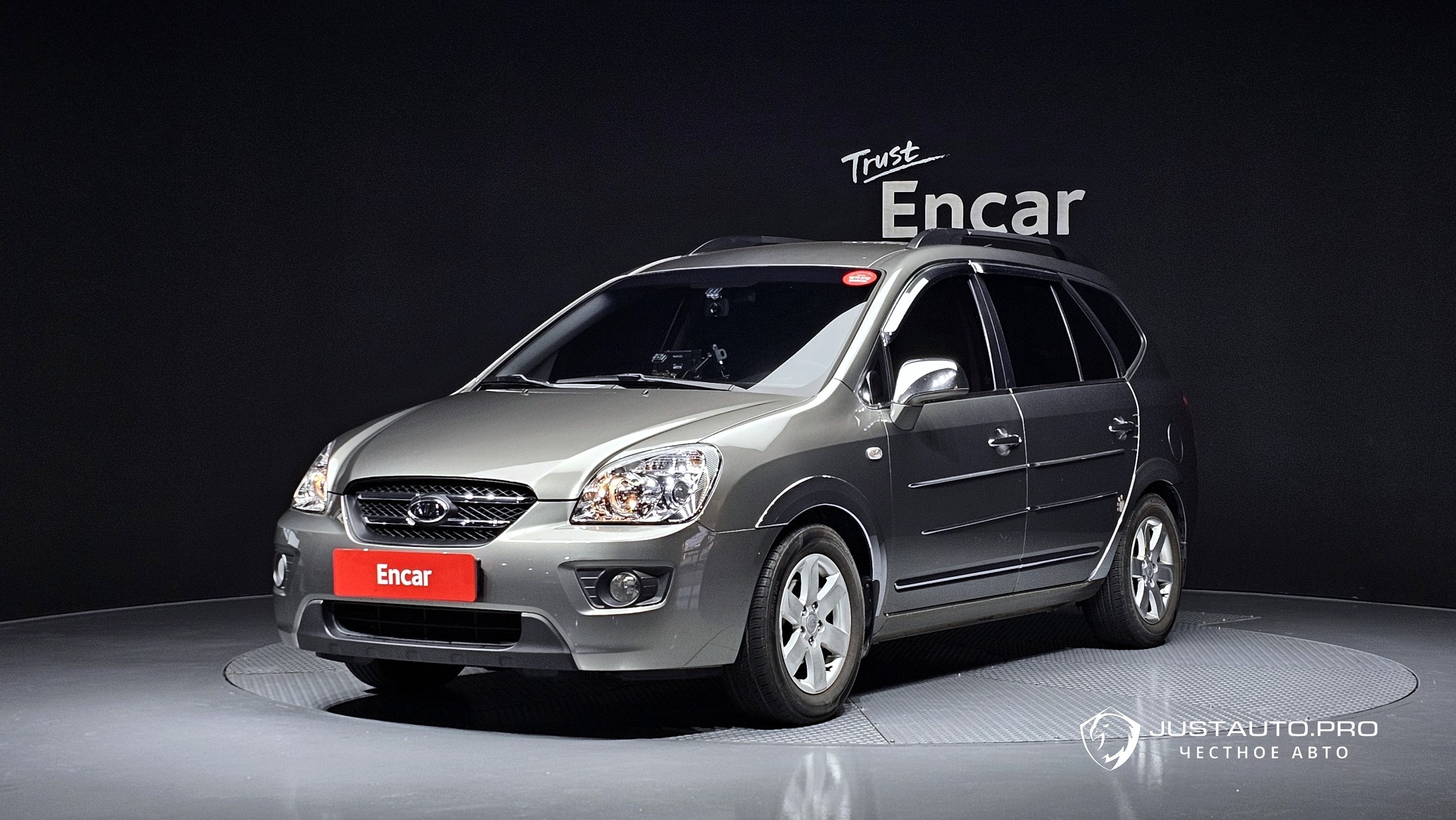 Автомобиль Kia Carens
