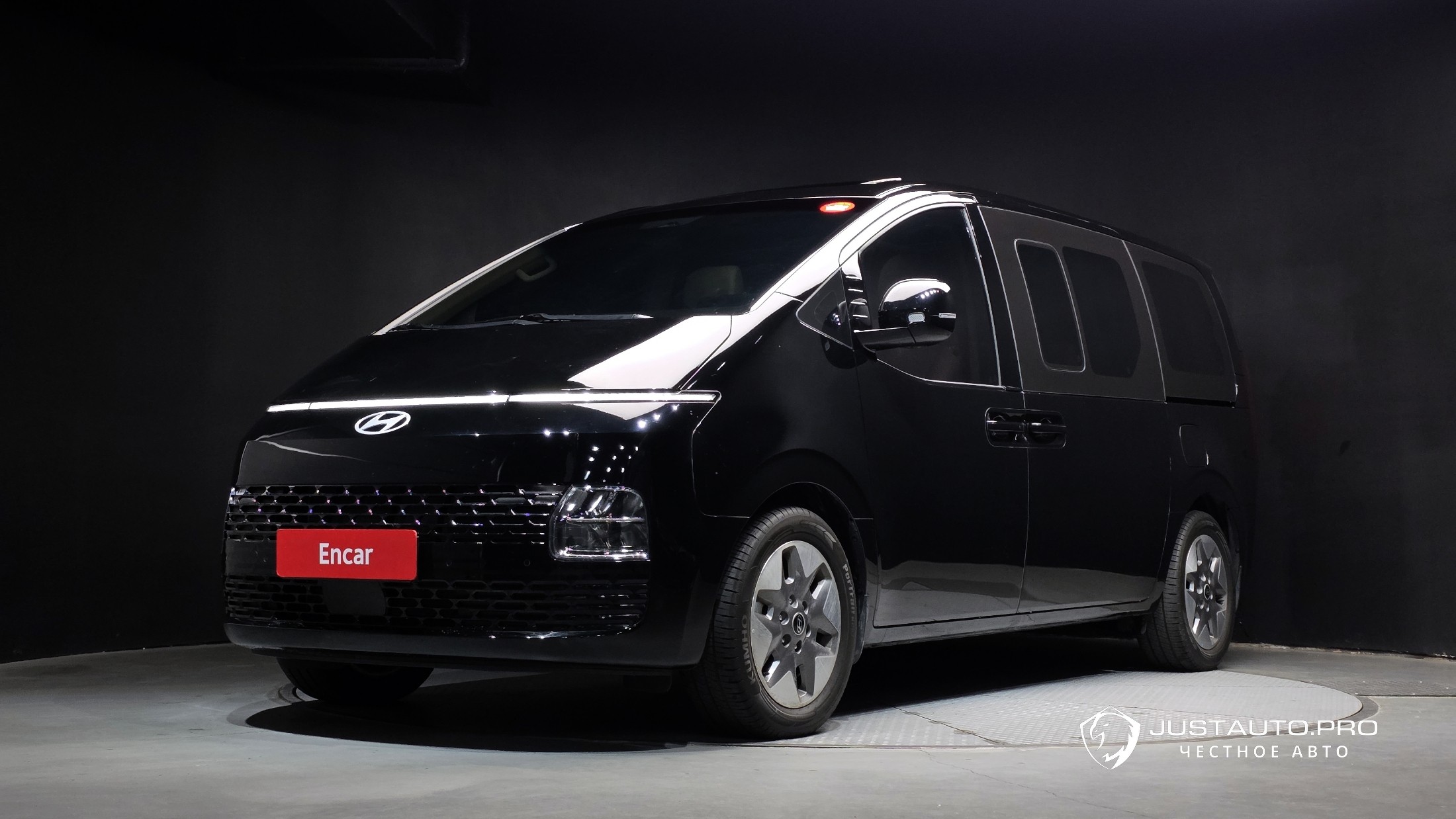 Автомобиль Hyundai Staria