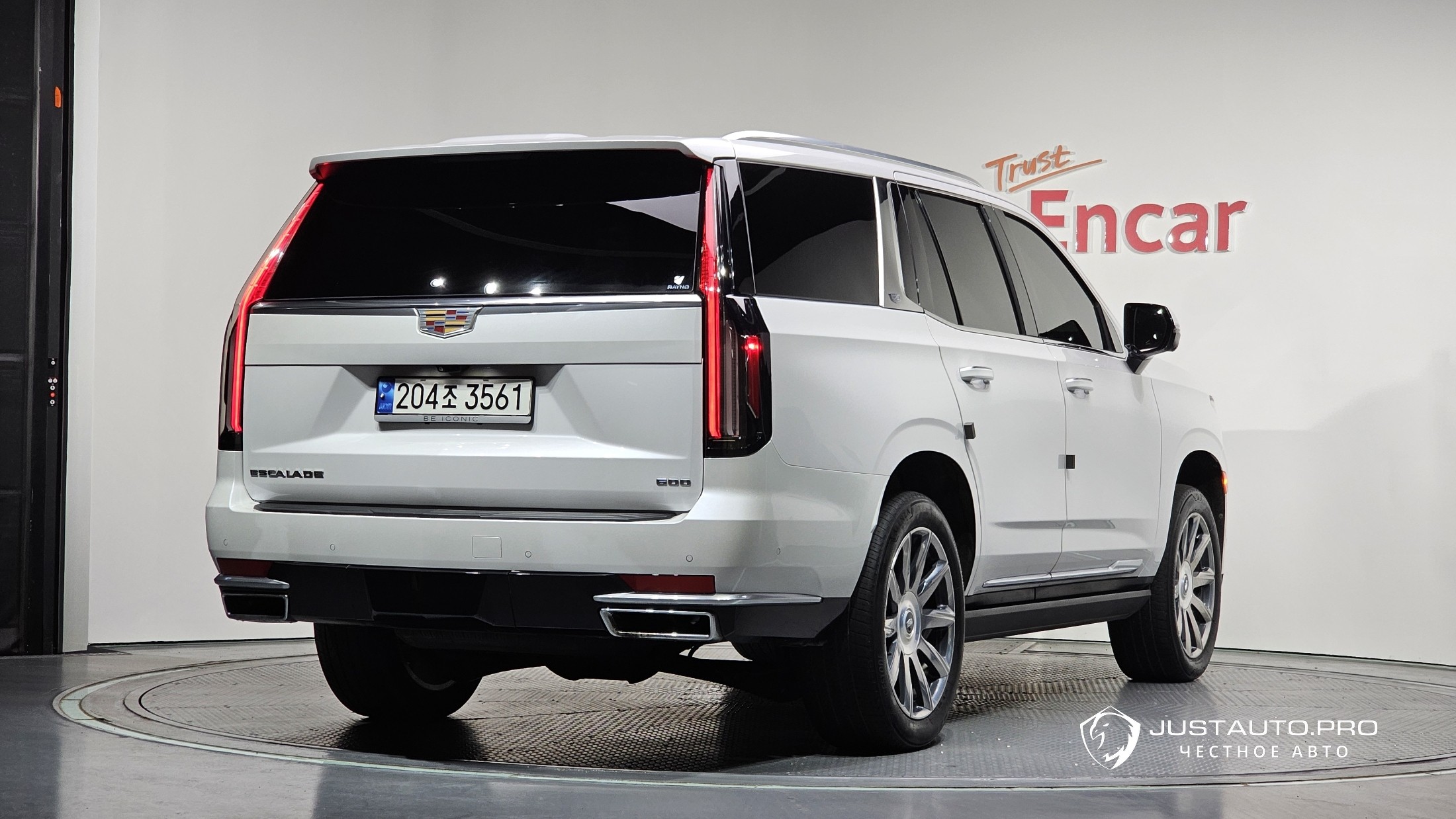 Автомобиль Cadillac Escalade