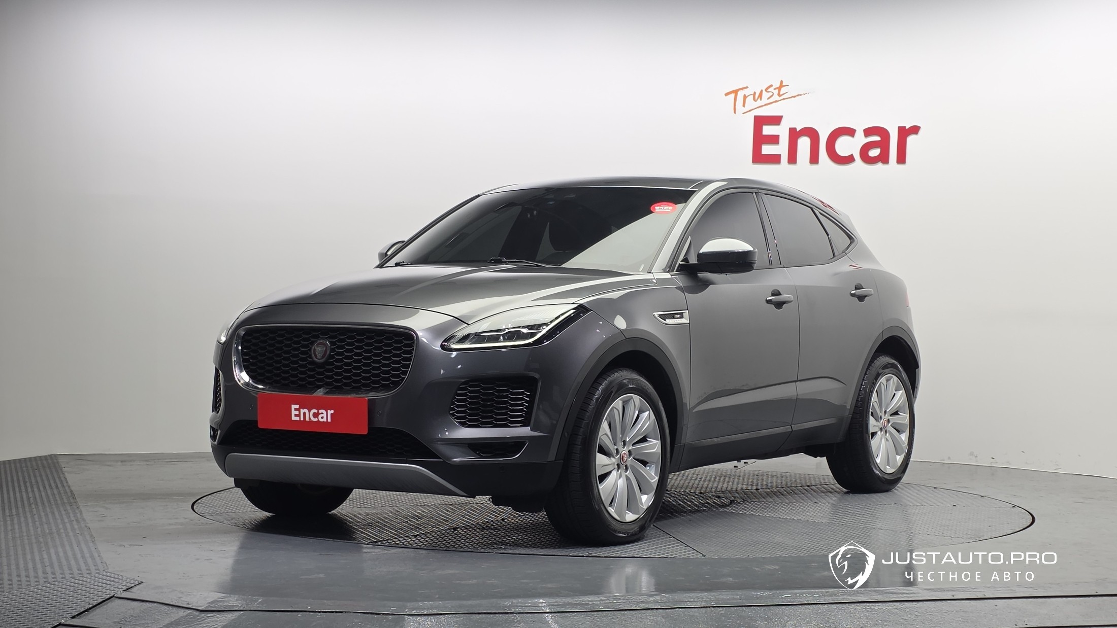 Автомобиль Jaguar E-PACE
