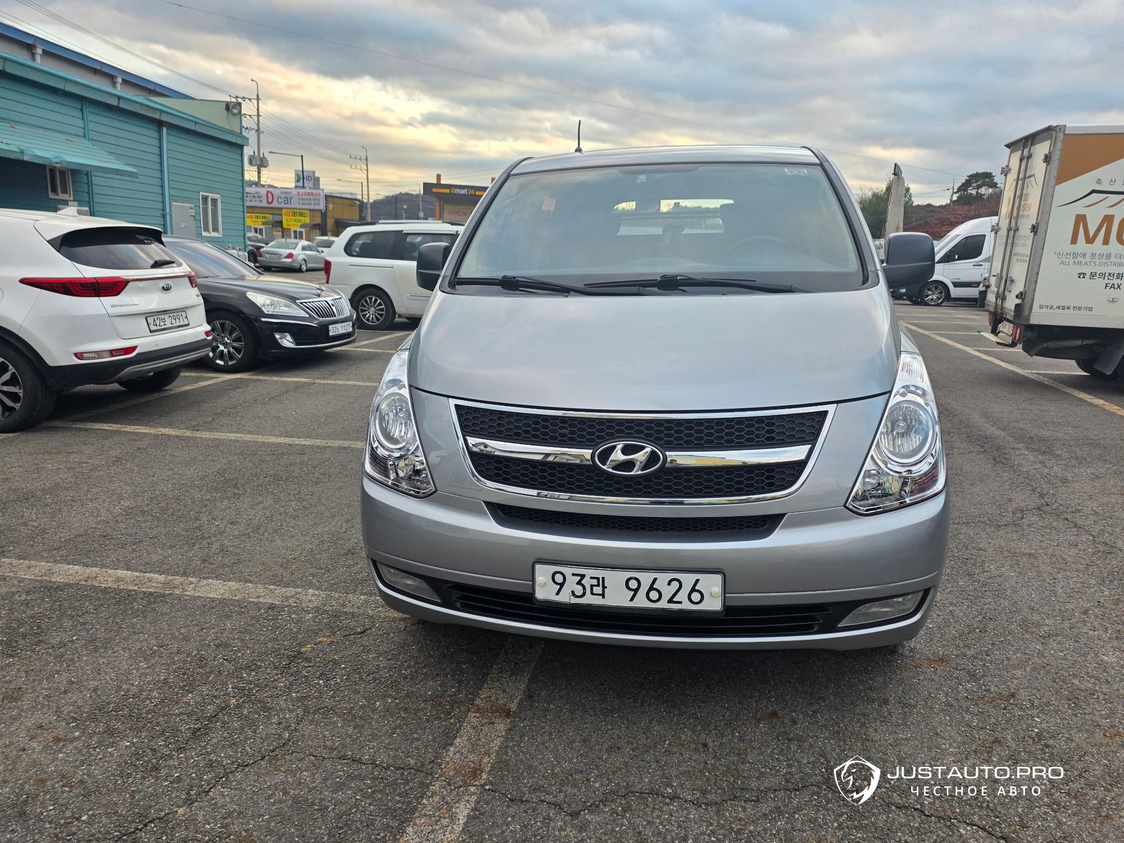 Автомобиль Hyundai Starex