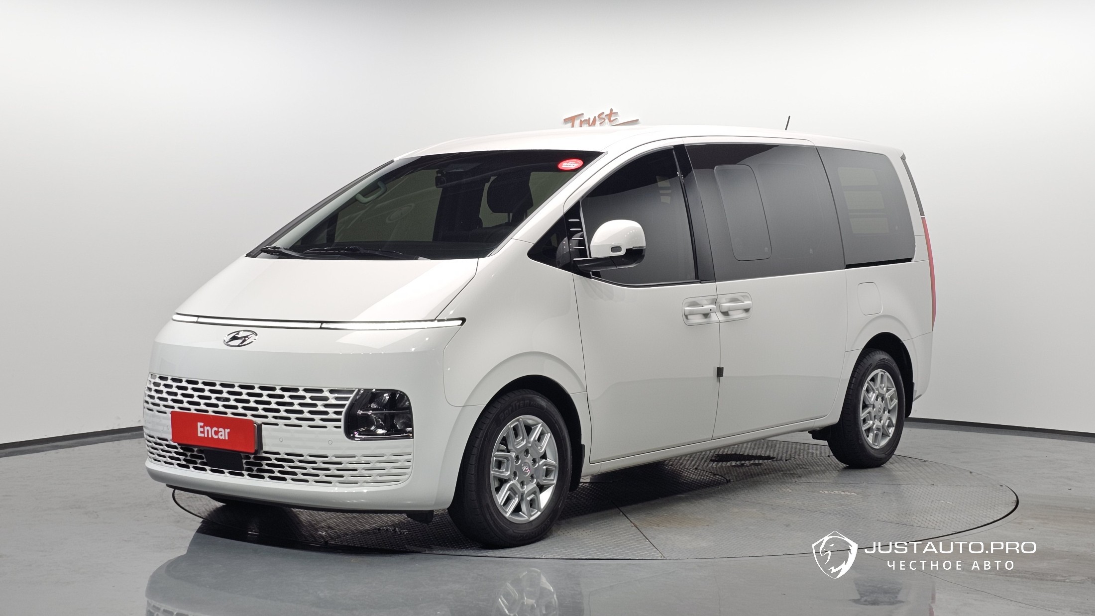 Автомобиль Hyundai Staria