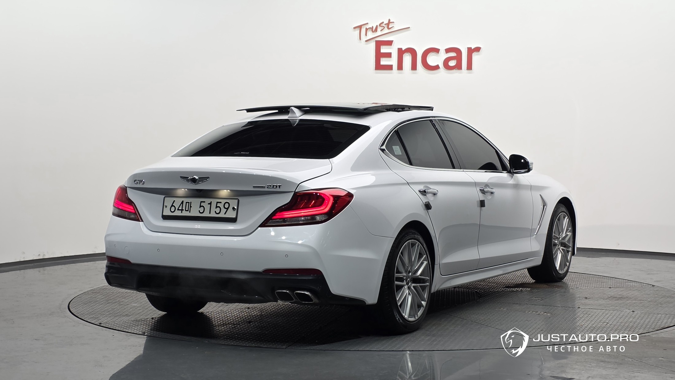 Автомобиль Genesis G70