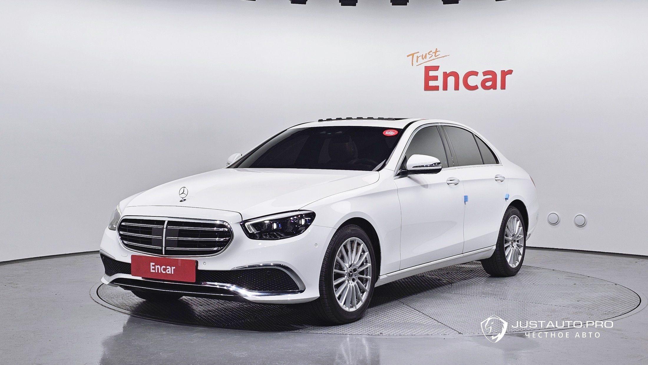 Автомобиль Mercedes-Benz E-Class