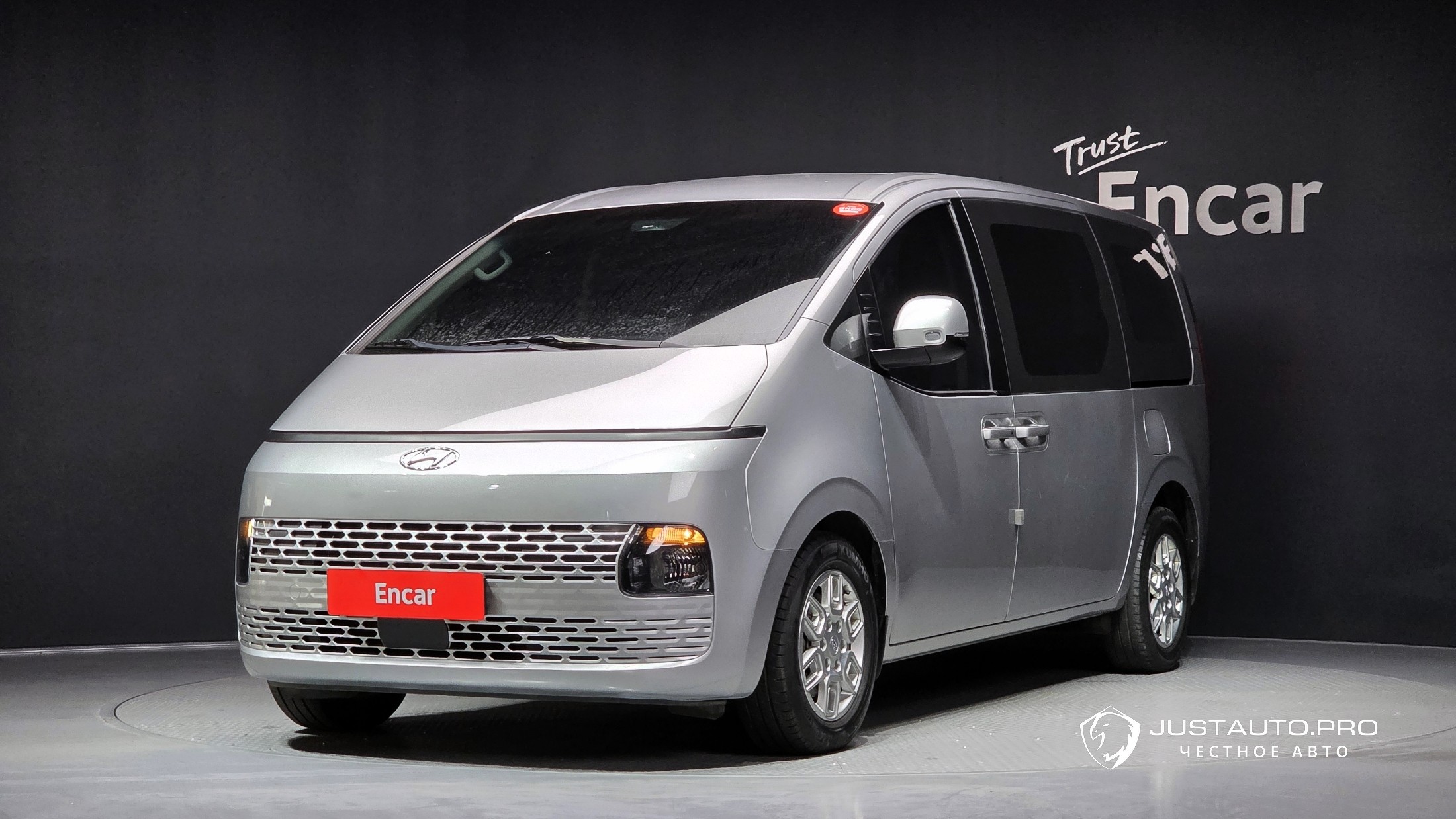 Автомобиль Hyundai Staria