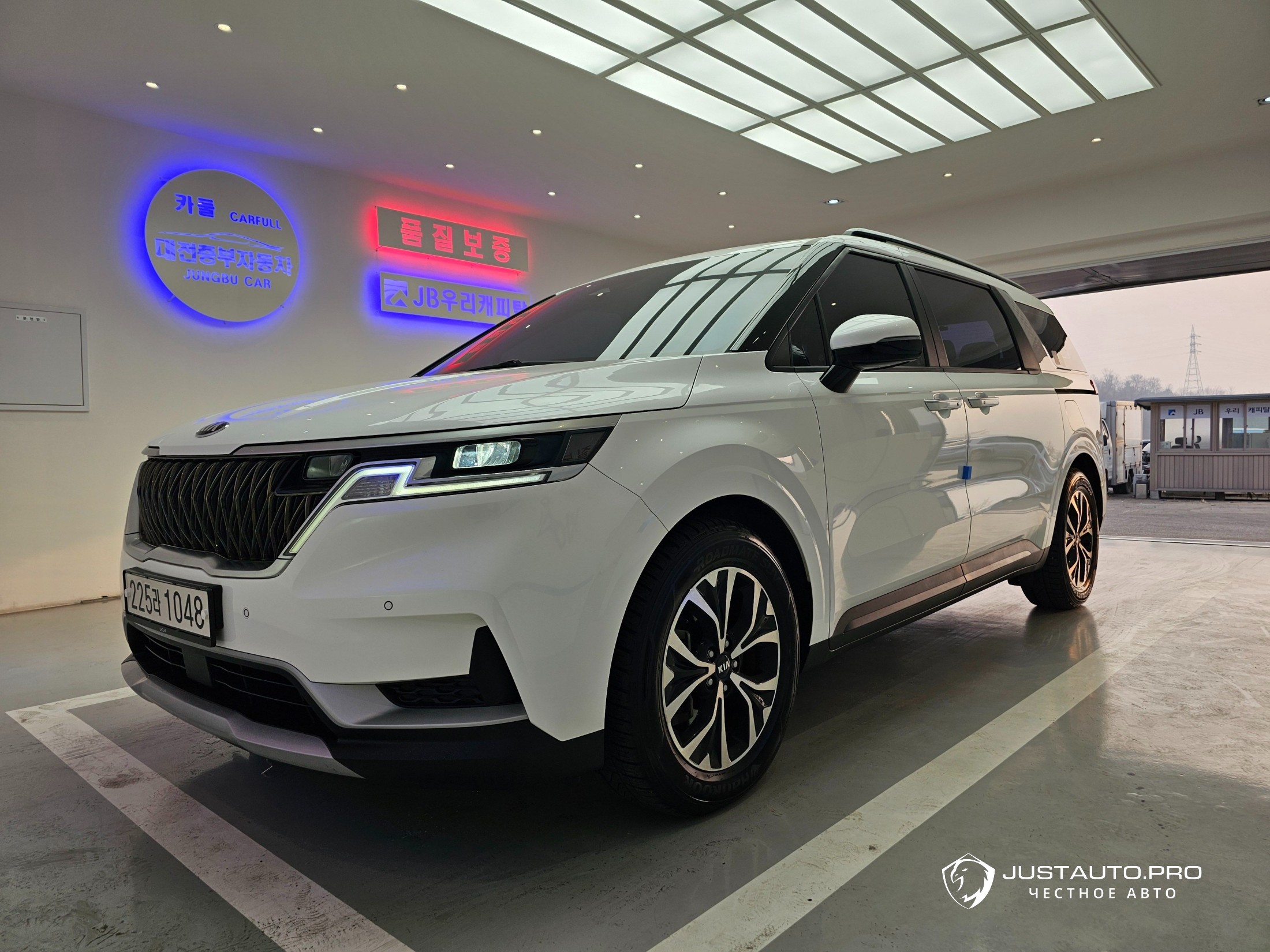 Автомобиль Kia Canival