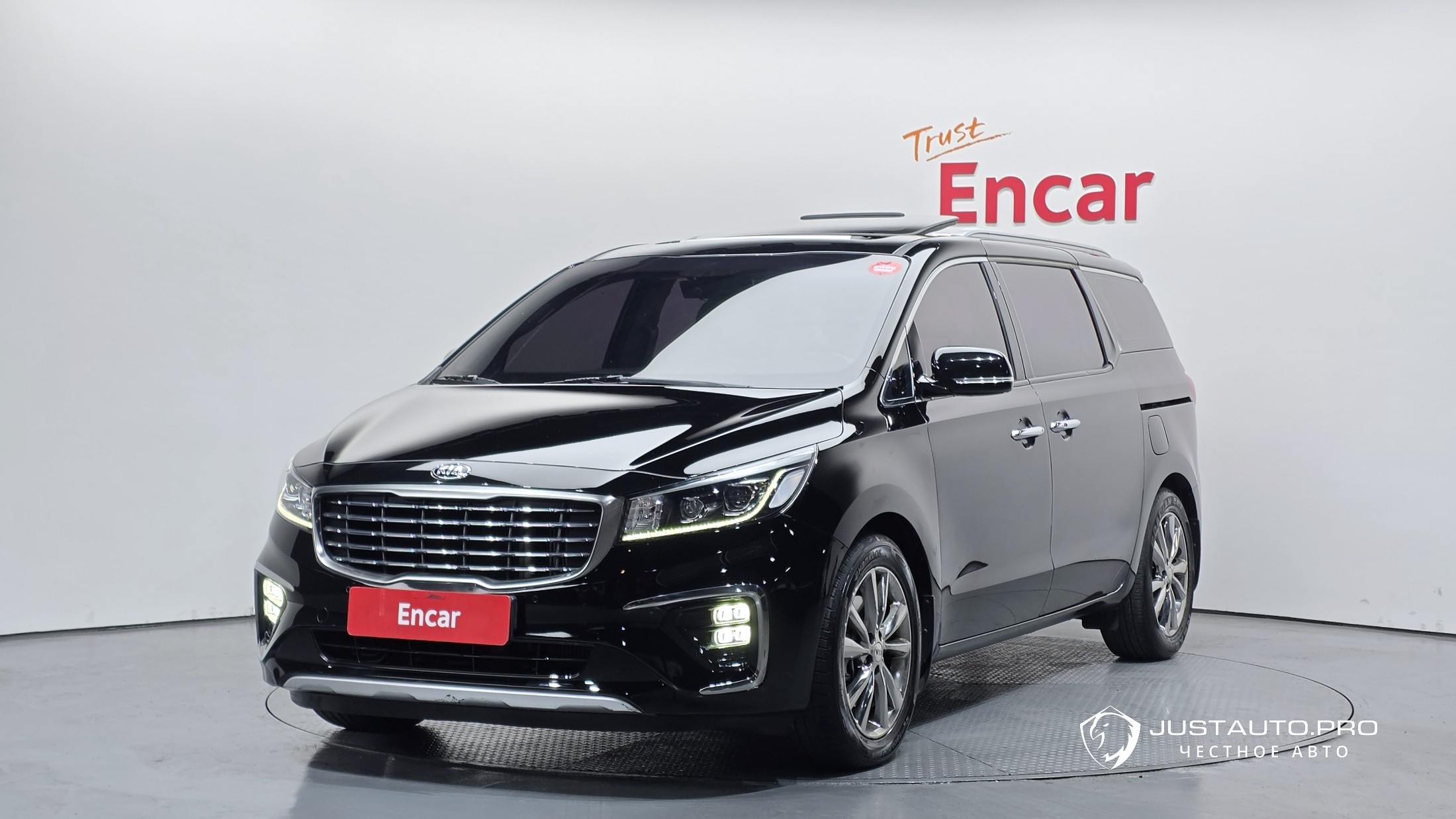 Автомобиль Kia Canival