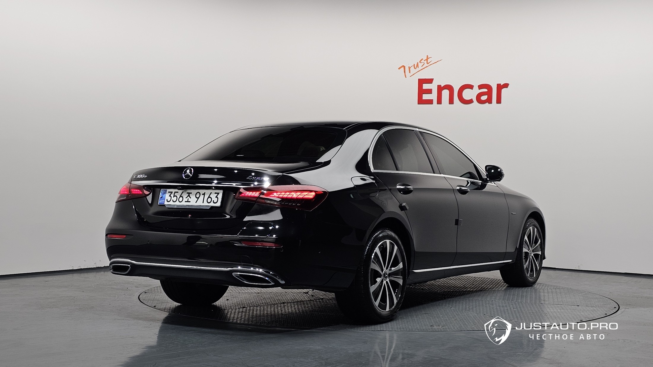 Автомобиль Mercedes-Benz E-Class