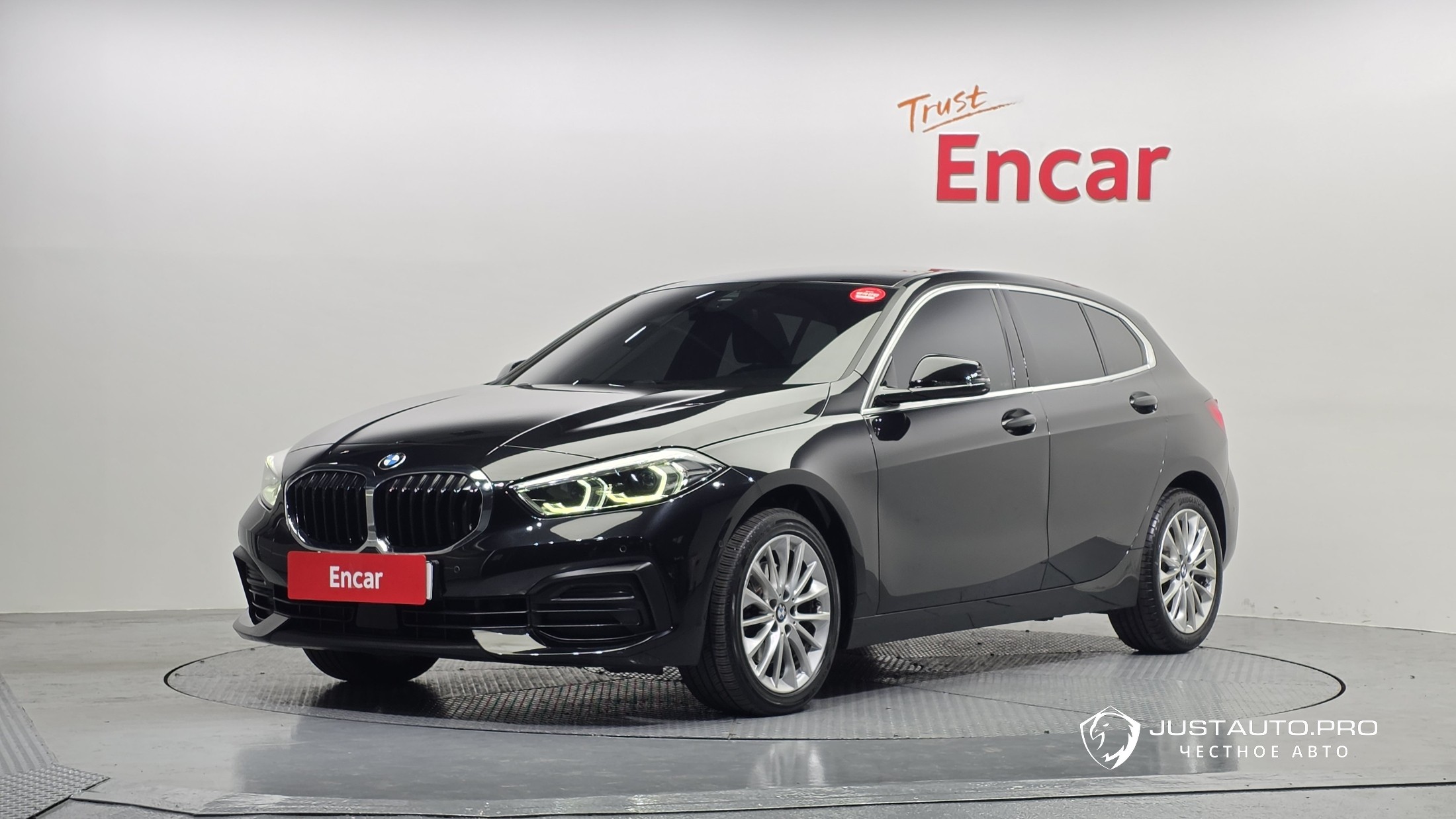 Автомобиль BMW 1-Series