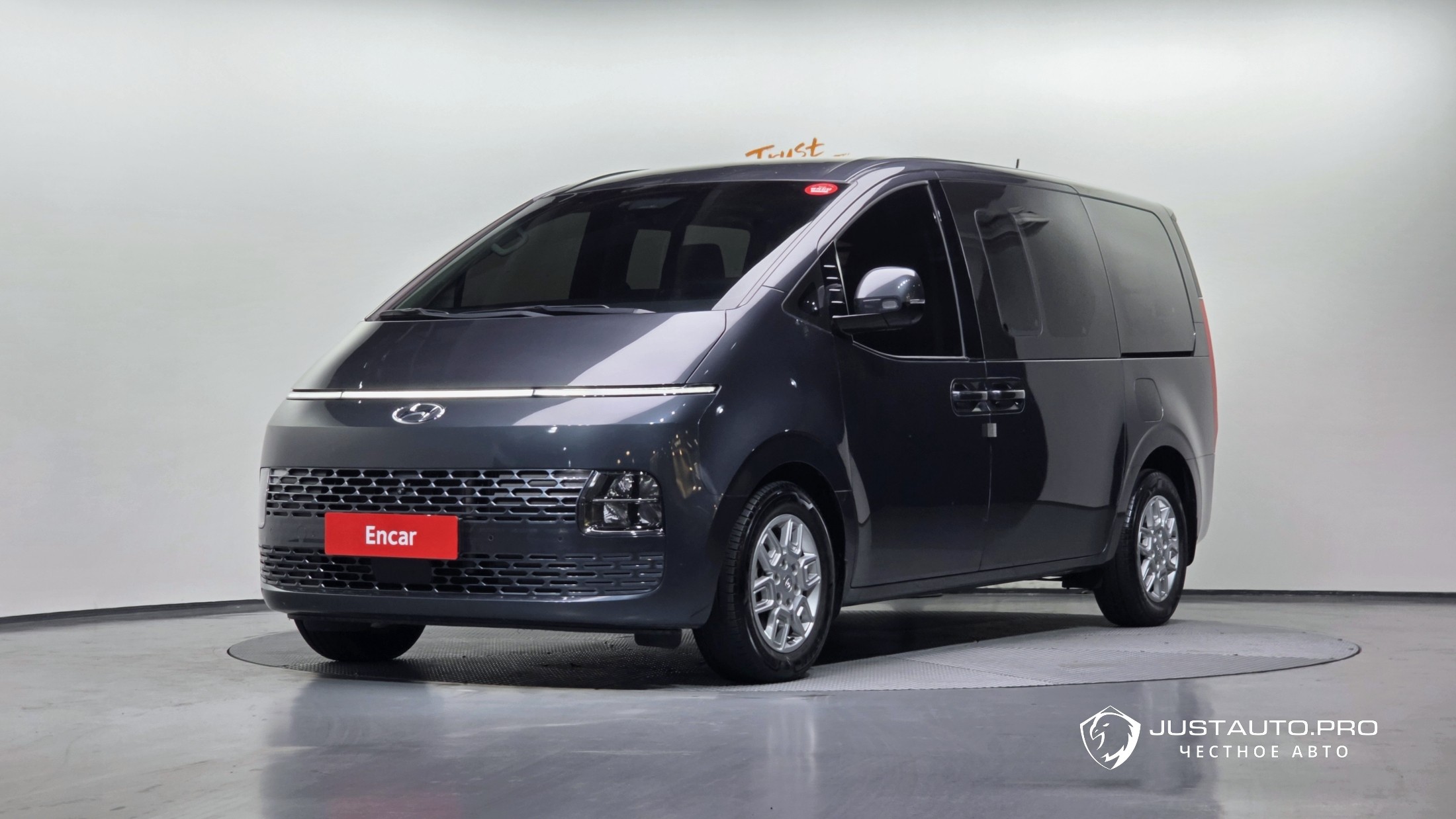 Автомобиль Hyundai Staria