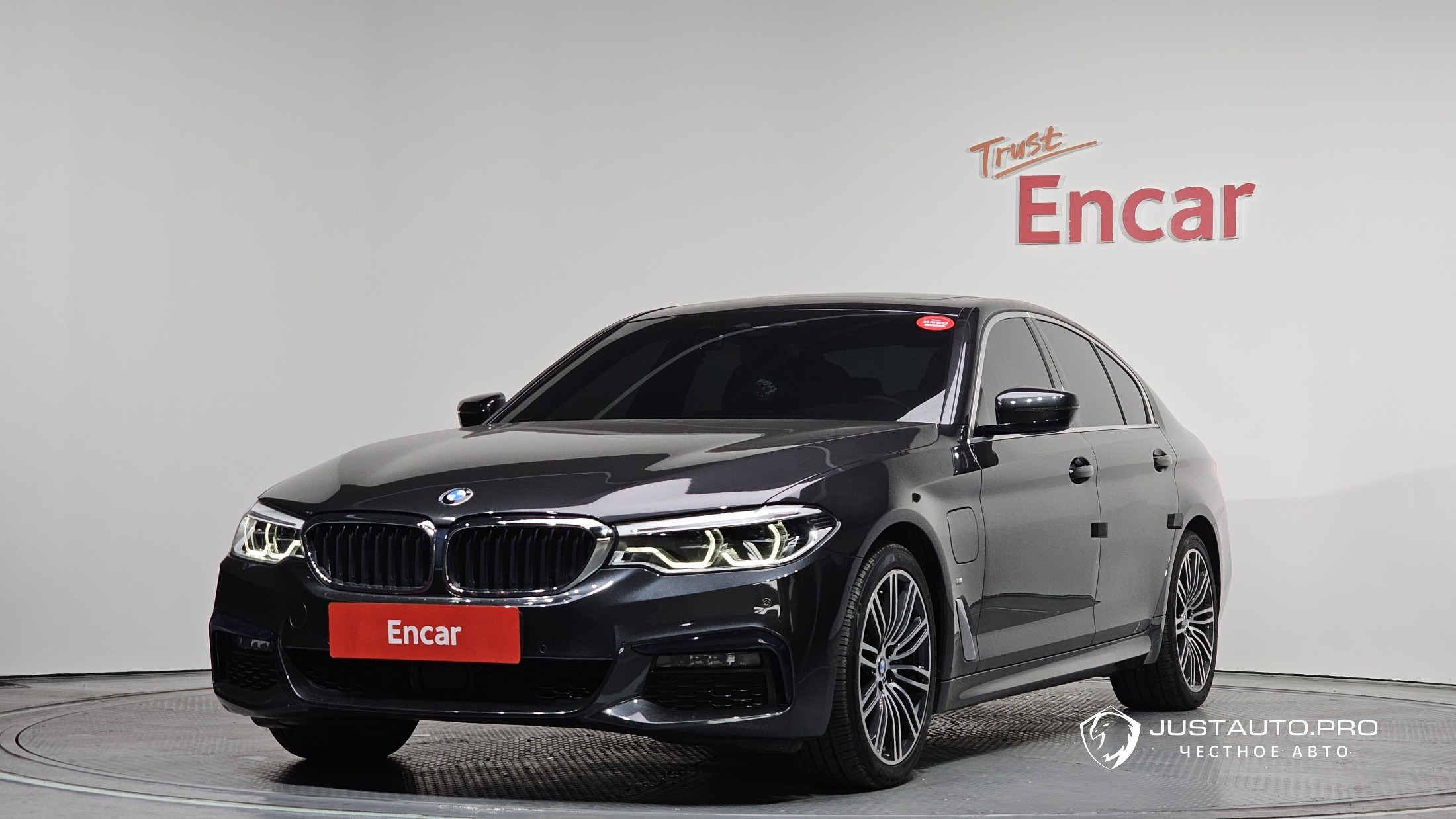 Автомобиль BMW 5-Series