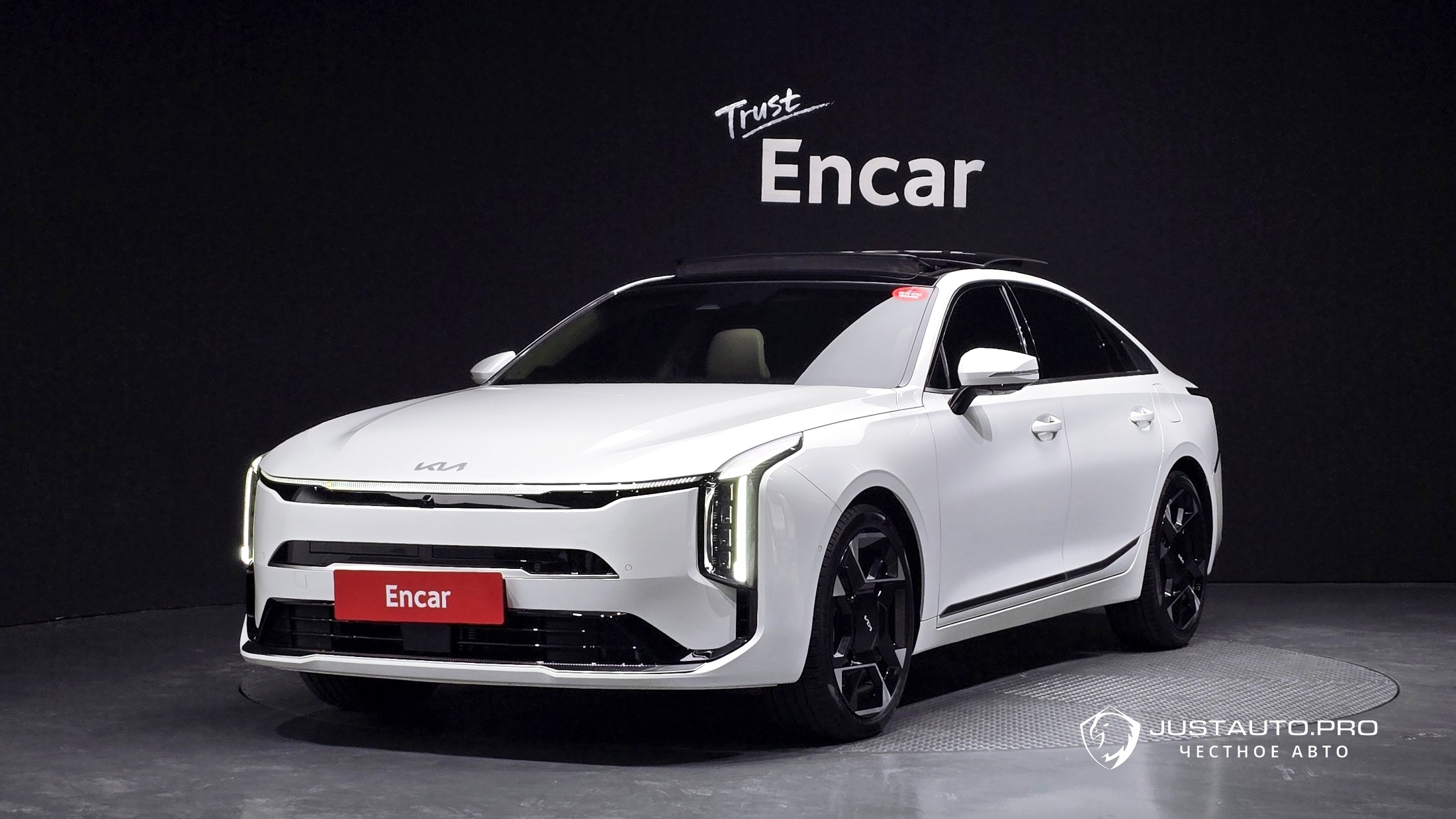 Автомобиль Kia K8