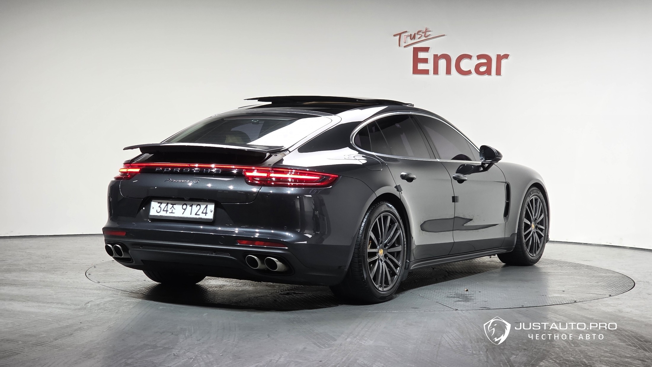 Автомобиль Porsche Panamera