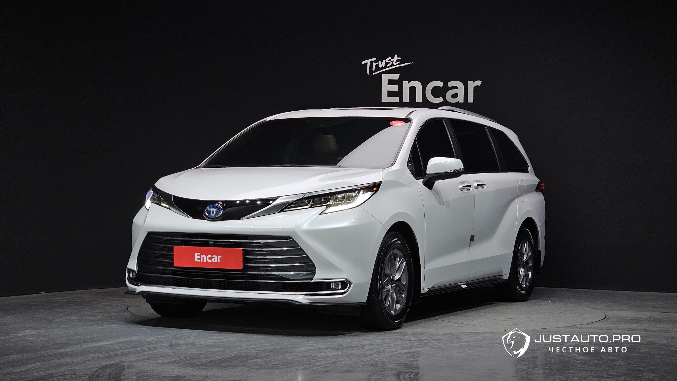 Автомобиль Toyota Sienna