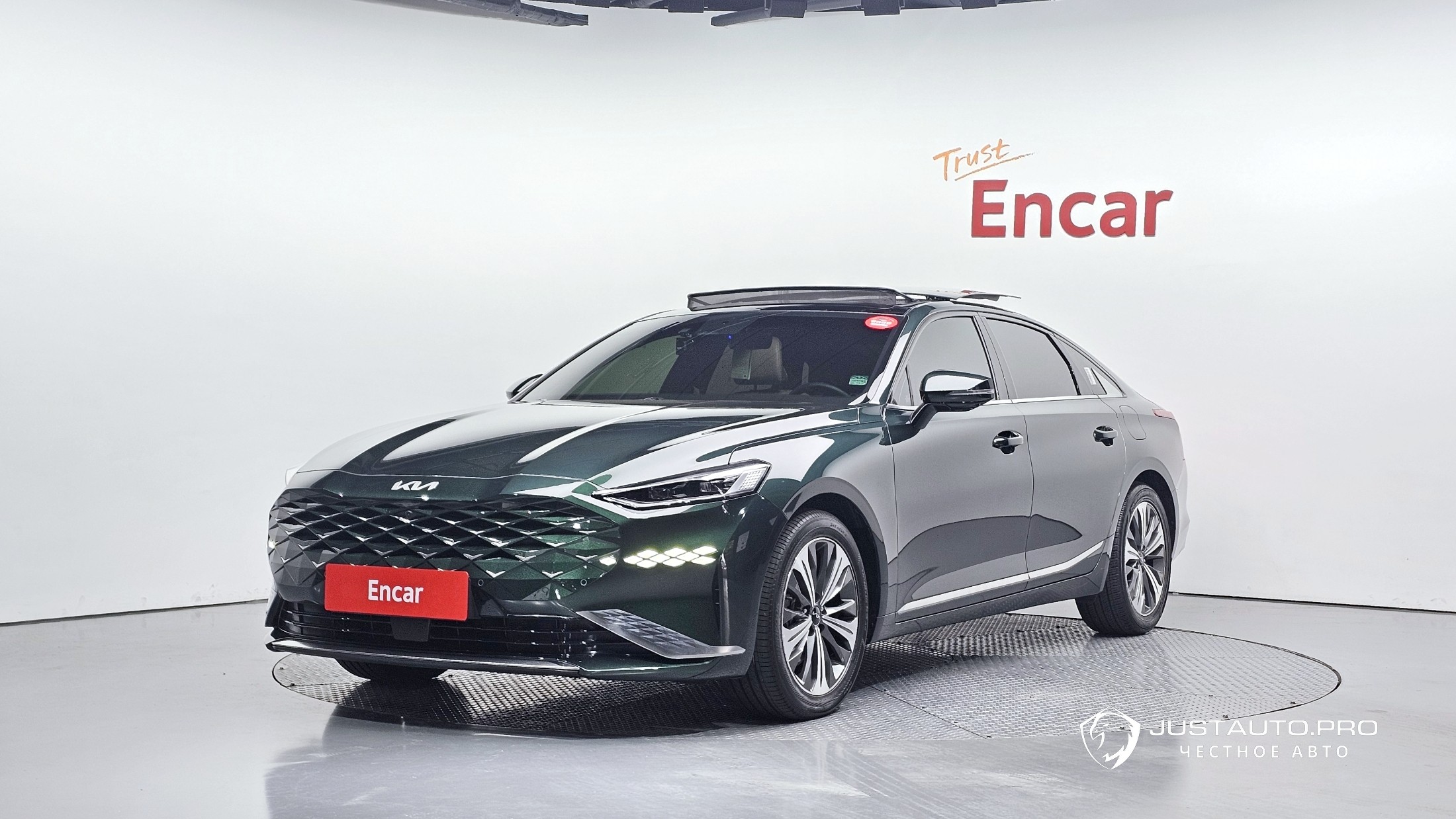 Автомобиль Kia K8