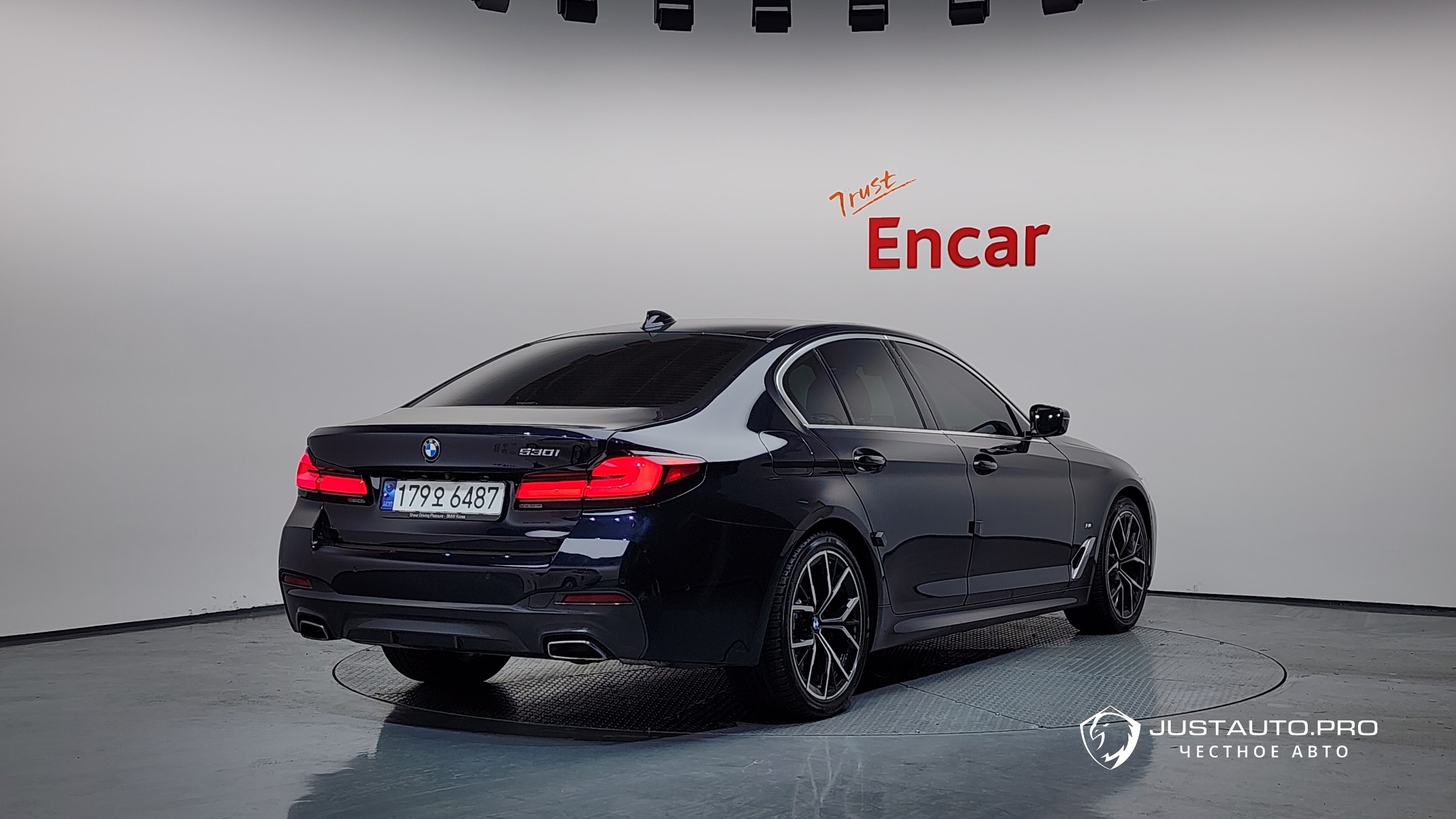 Автомобиль BMW 5-Series