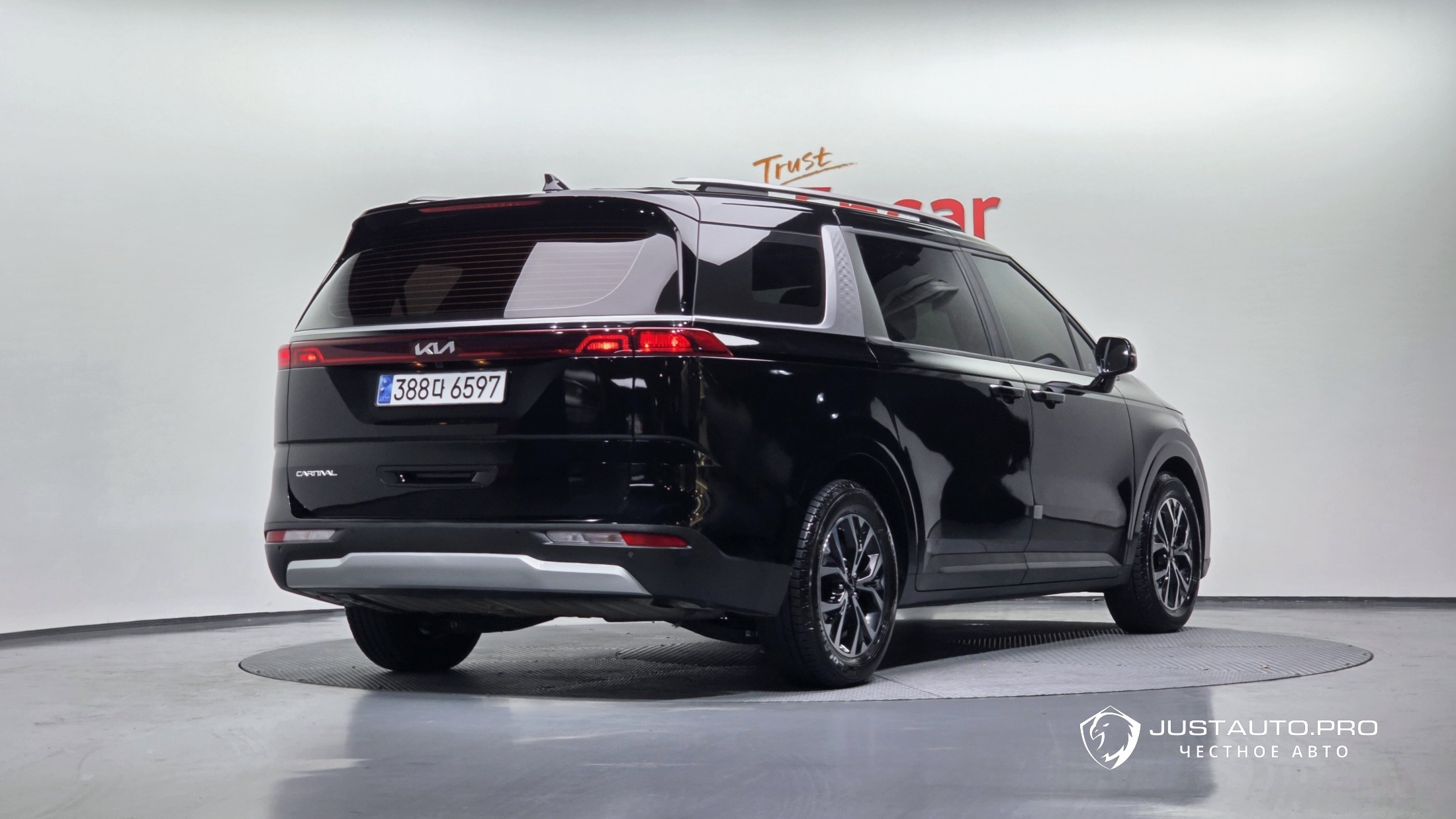 Автомобиль Kia Canival