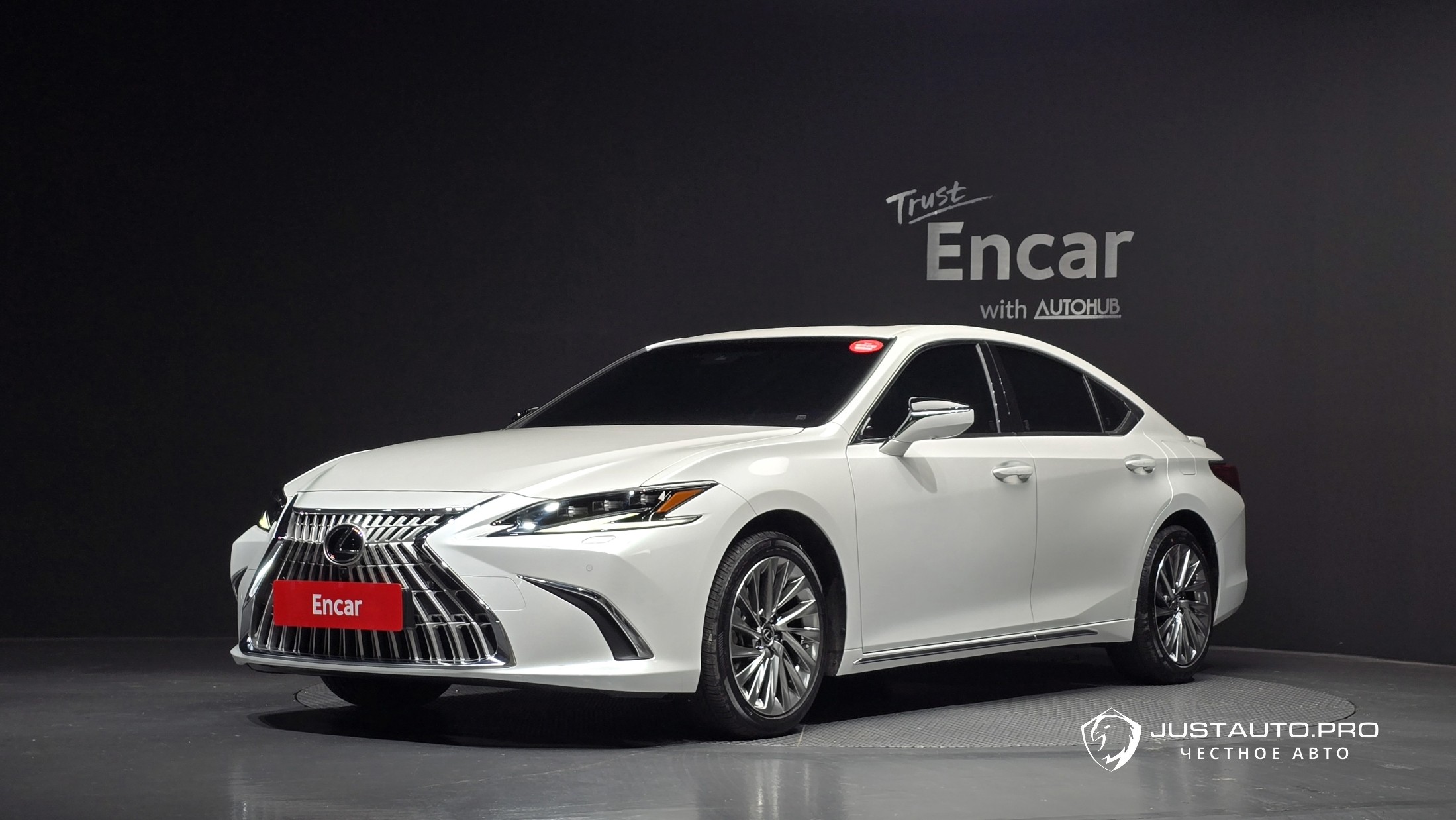 Автомобиль Lexus ES