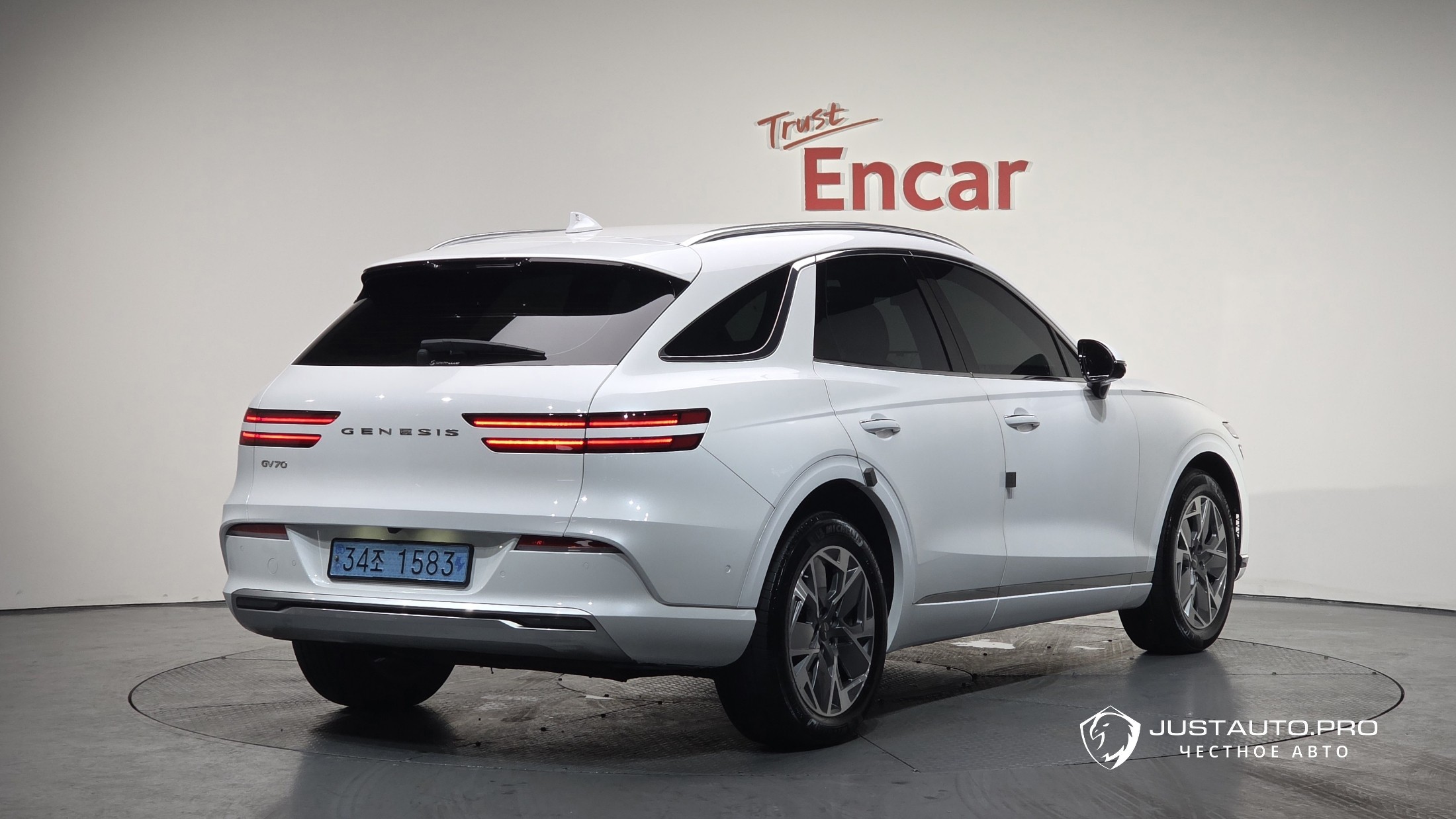 Автомобиль Genesis GV70