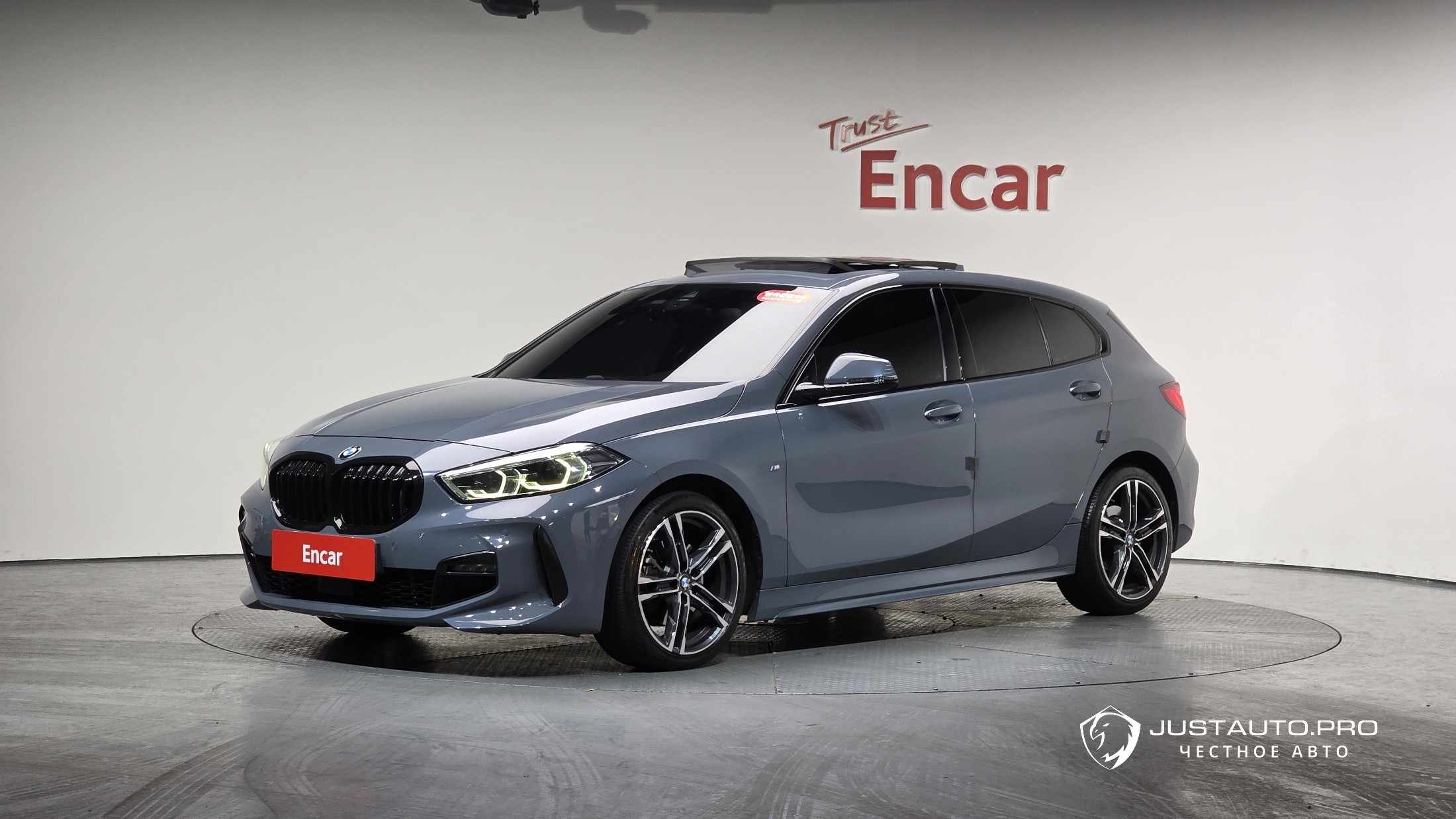 Автомобиль BMW 1-Series