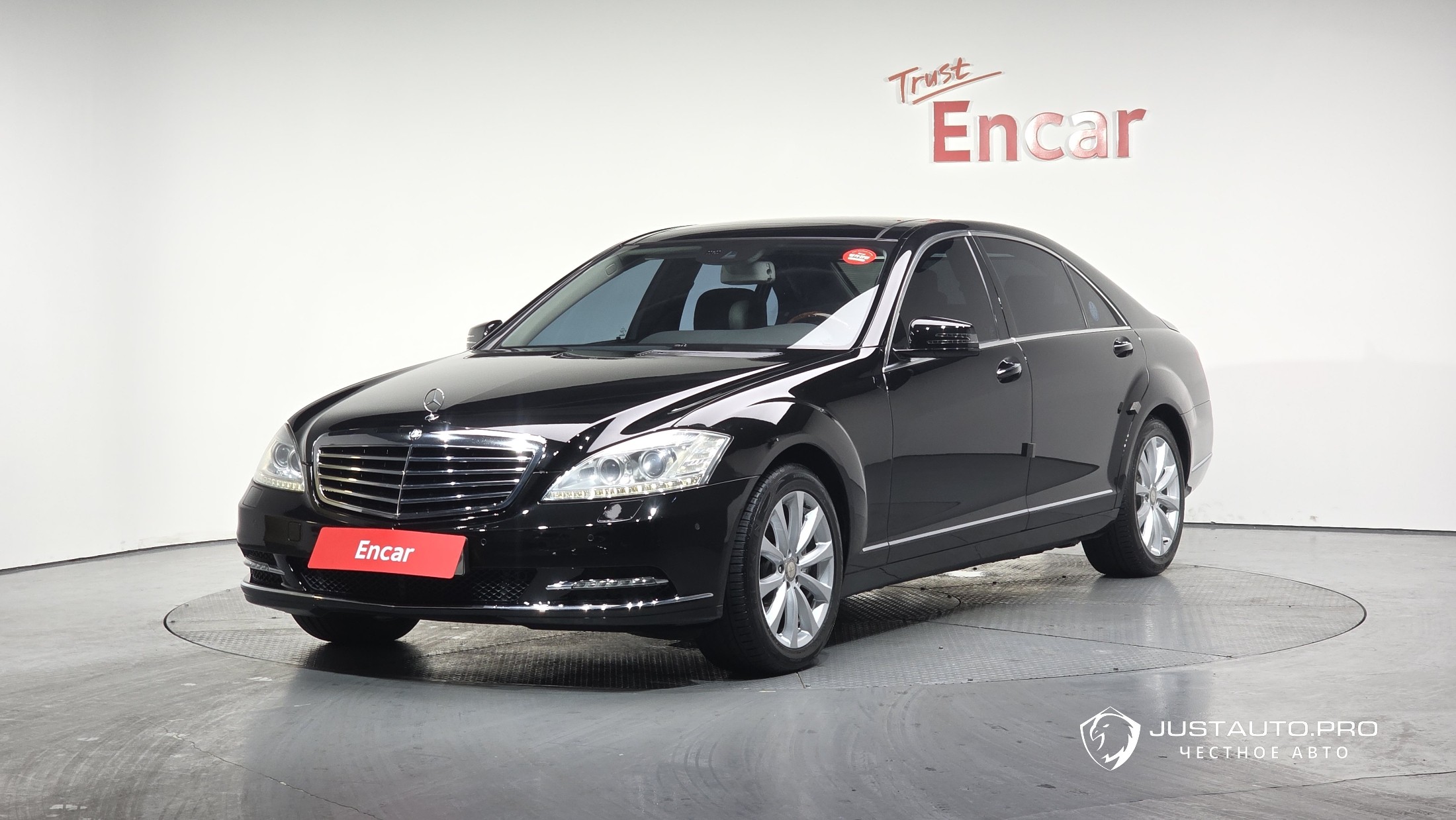 Автомобиль Mercedes-Benz S-Class