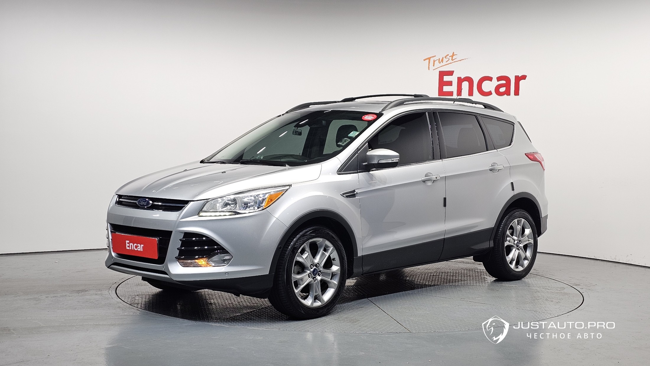 Автомобиль Ford Escape