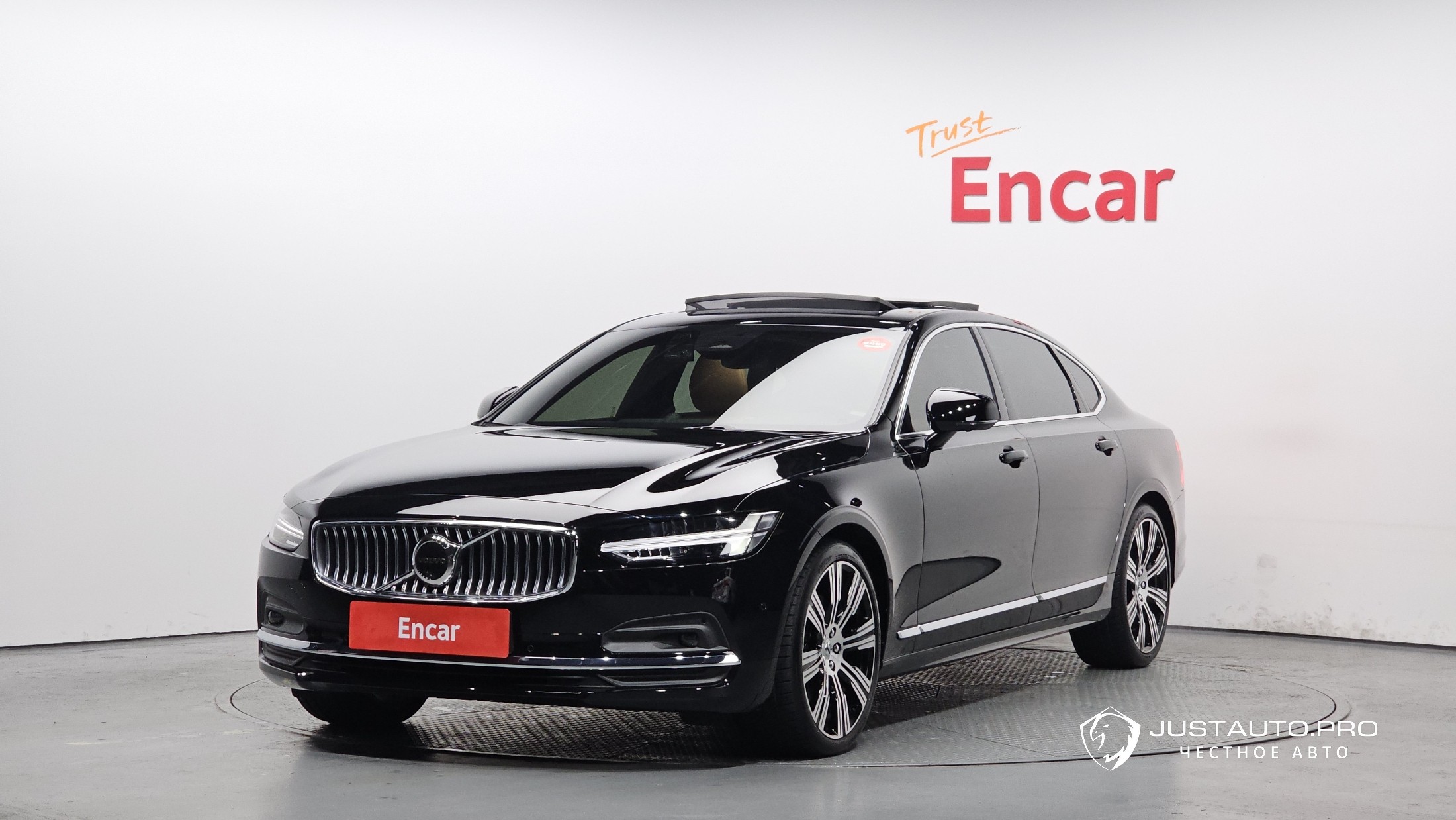 Автомобиль Volvo S90