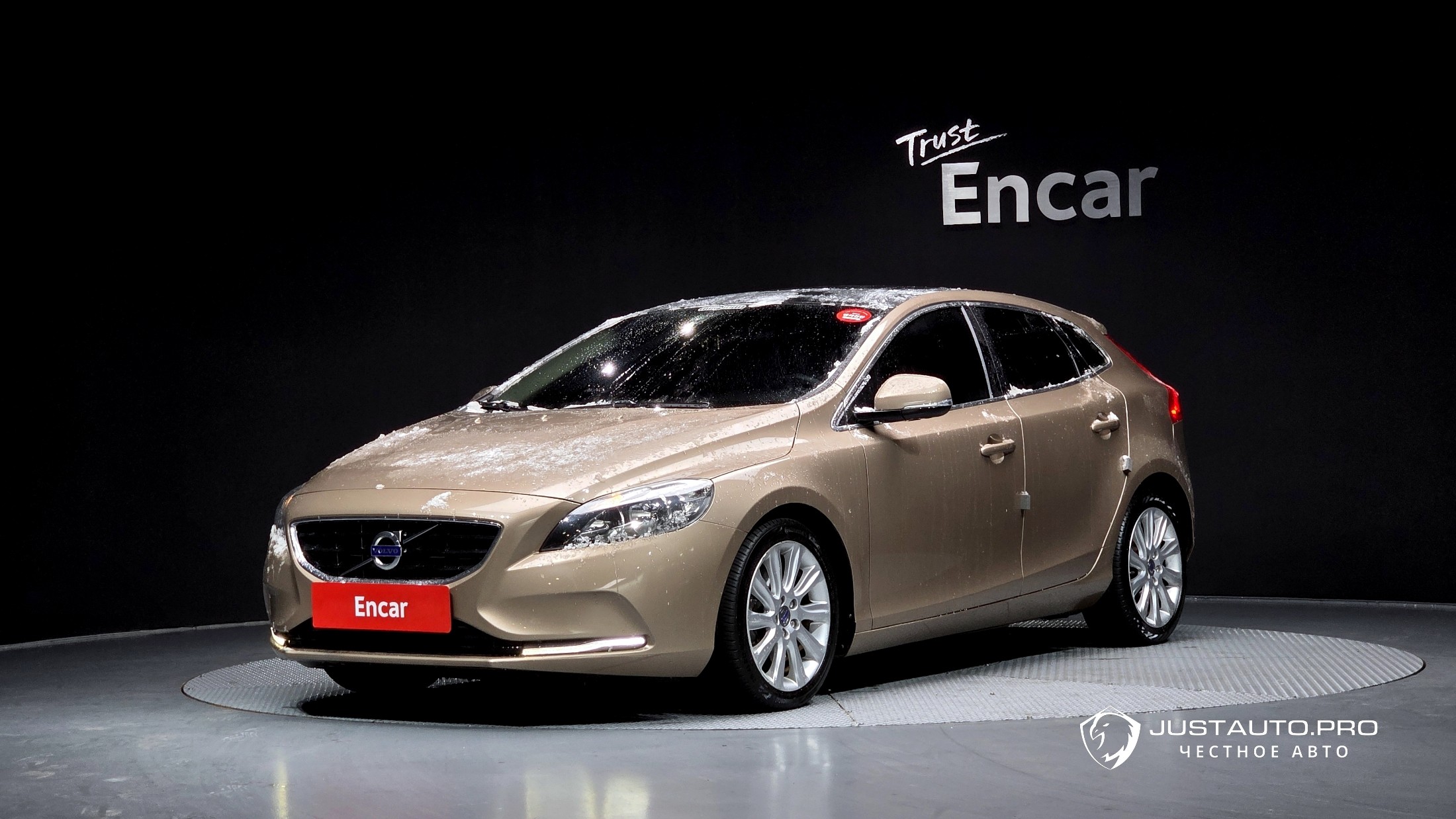 Автомобиль Volvo V40