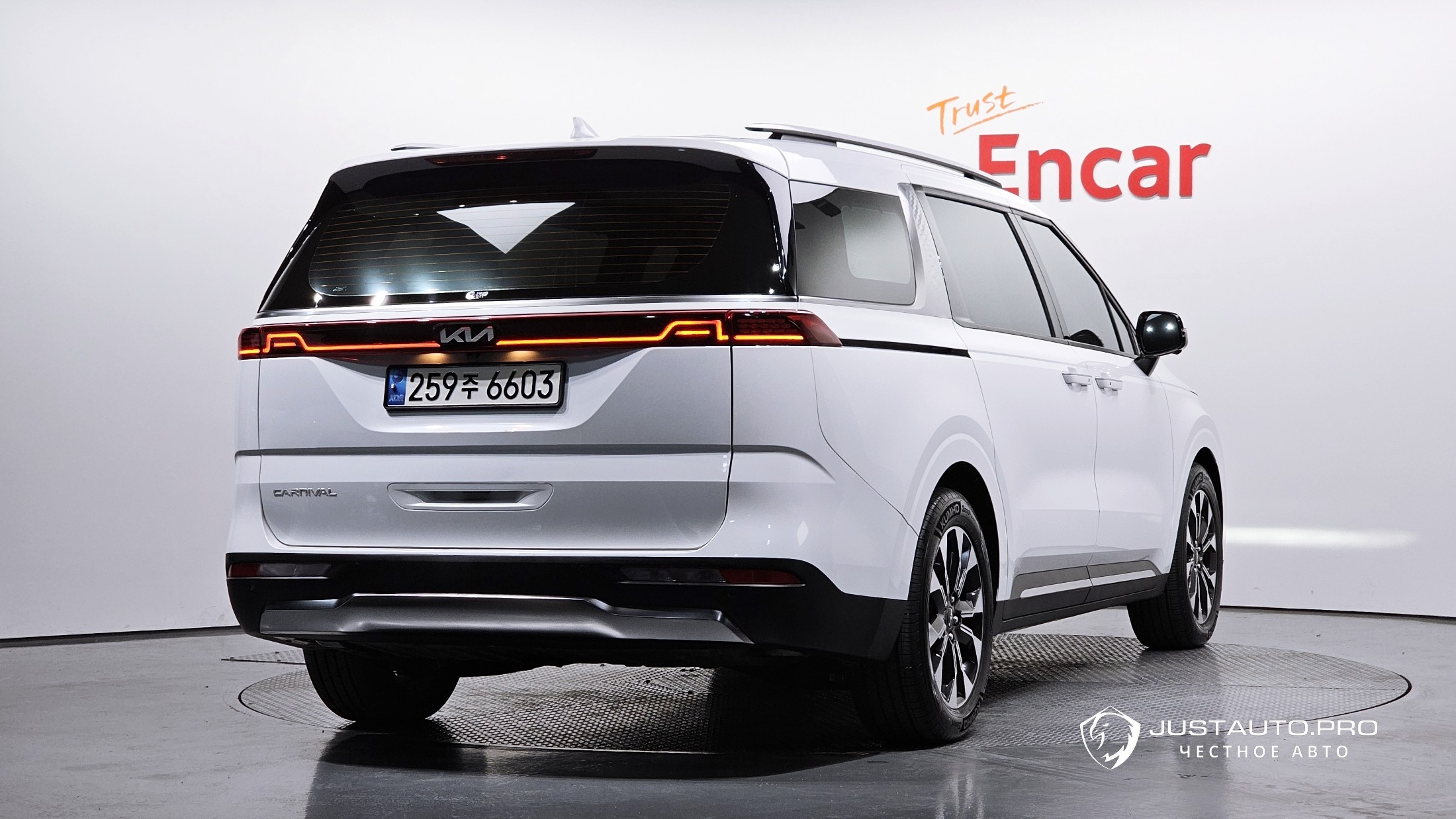 Автомобиль Kia Canival