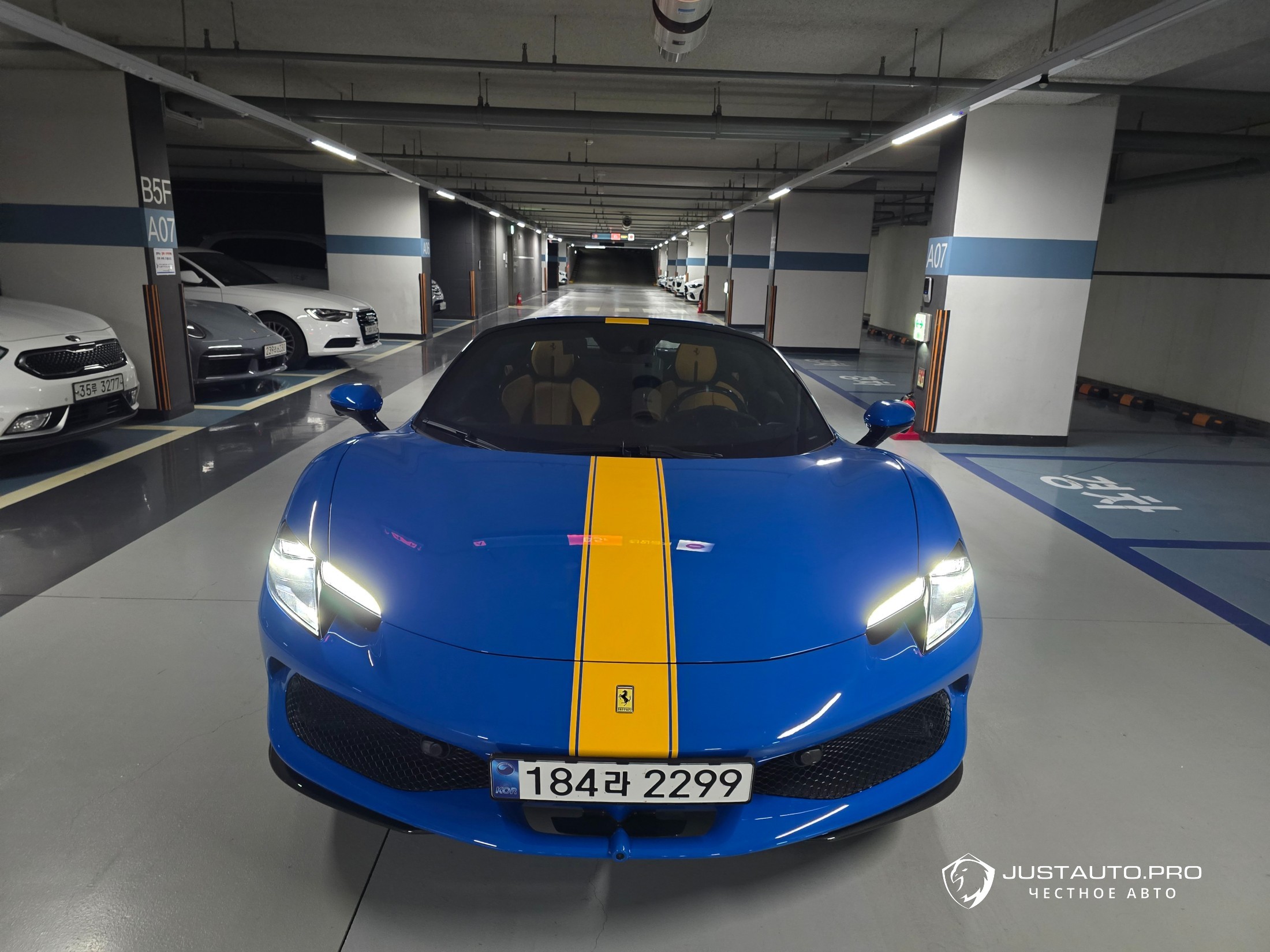 Автомобиль Ferrari 296