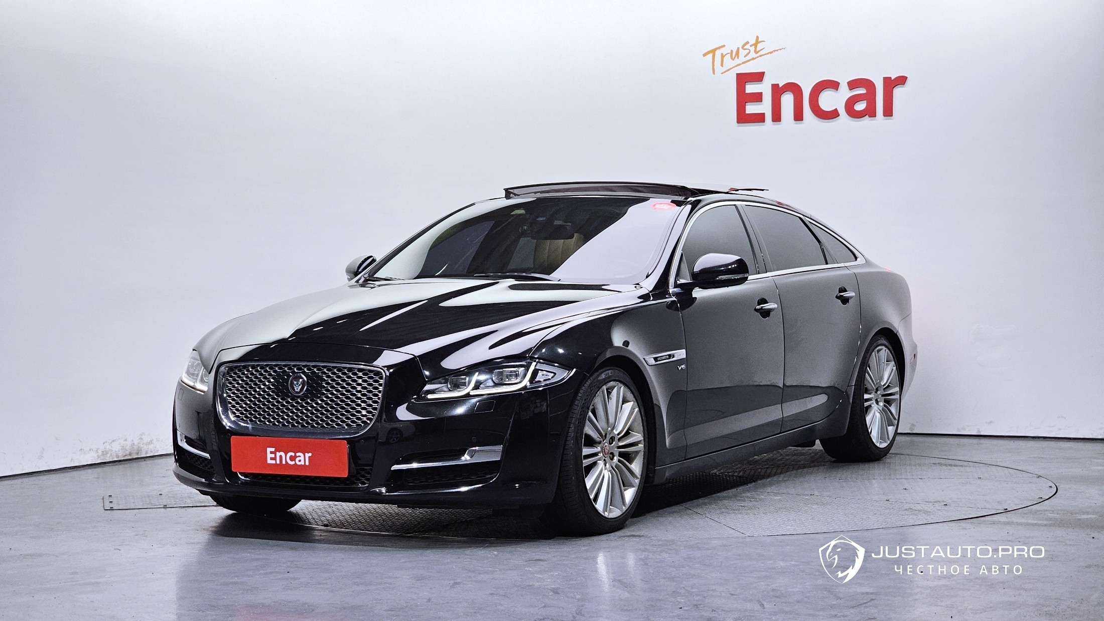 Автомобиль Jaguar XJ