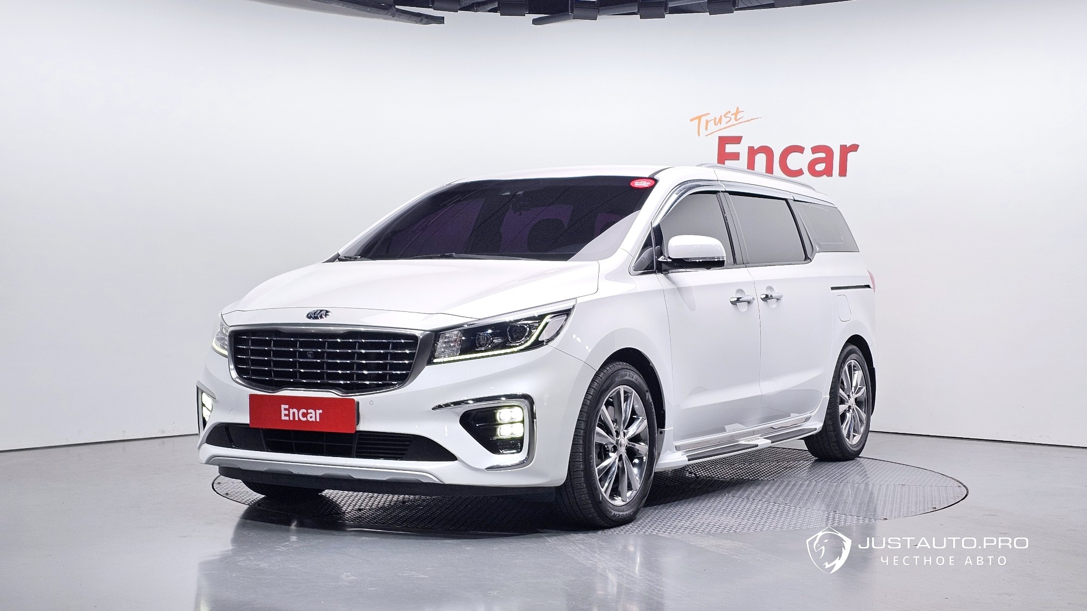 Автомобиль Kia Canival