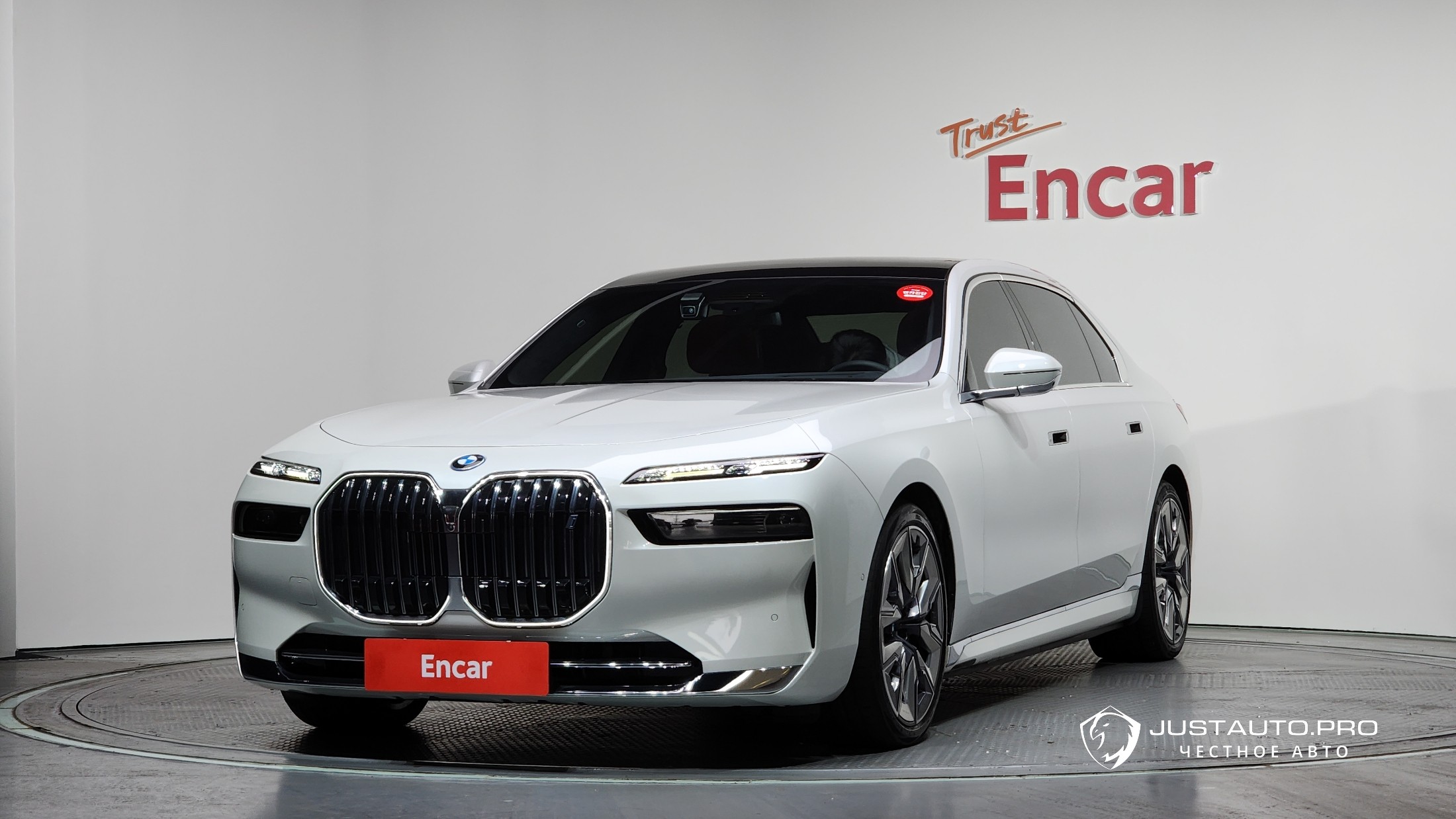 Автомобиль BMW i7